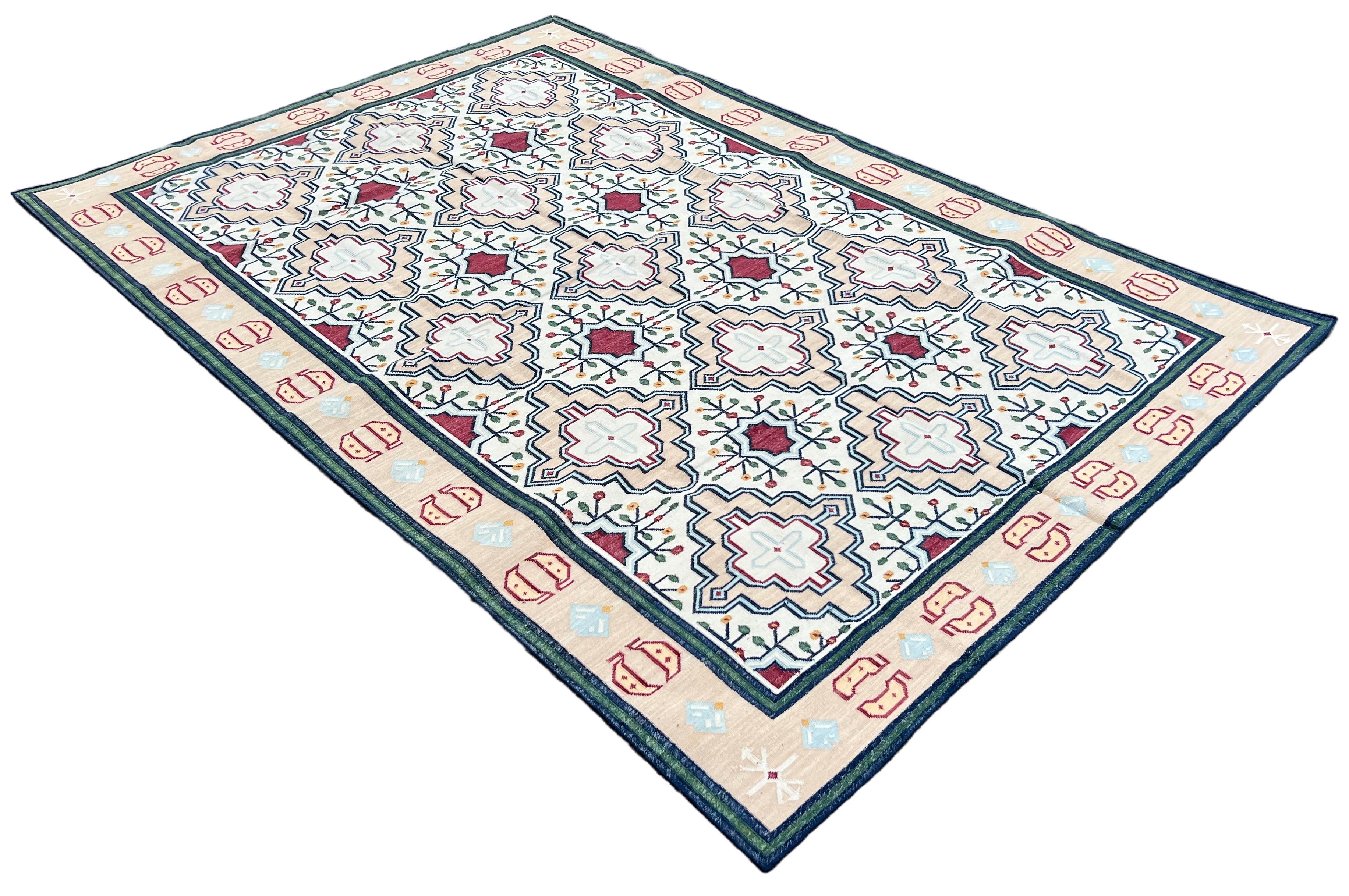 Handmade Cotton Area Flat Weave Rug, 6x9 Cream, Peach Geometric Indian Dhurrie For Sale 4