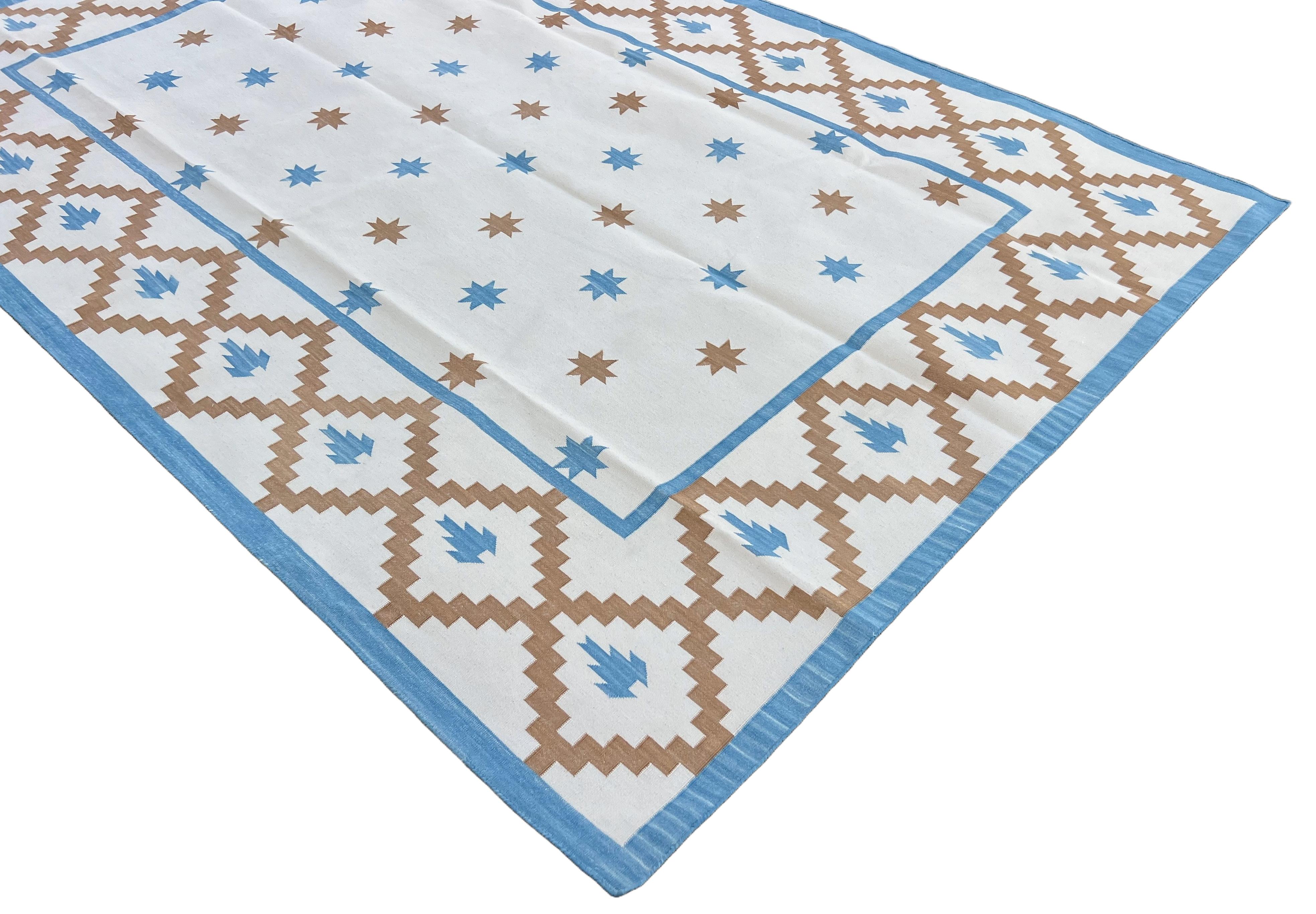 Handmade Cotton Area Flat Weave Rug, 6x9 Cream, Tan, Blue Indian Star Indian Rug In New Condition For Sale In Jaipur, IN