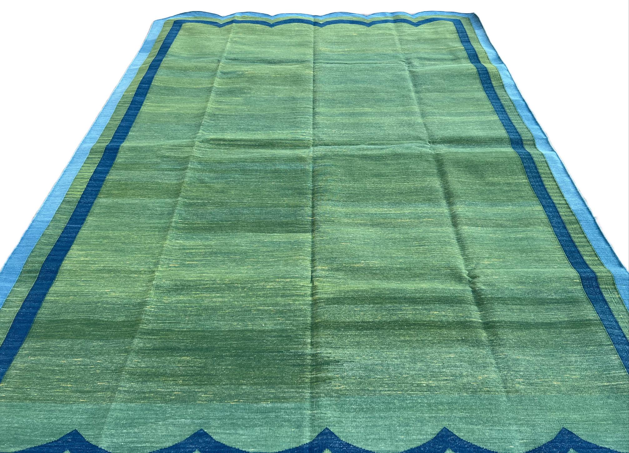 XXI secolo e contemporaneo Tappeto a tessitura piatta in cotone fatto a mano, 6x9 Greene & Greene blu a strisce smerlate in vendita