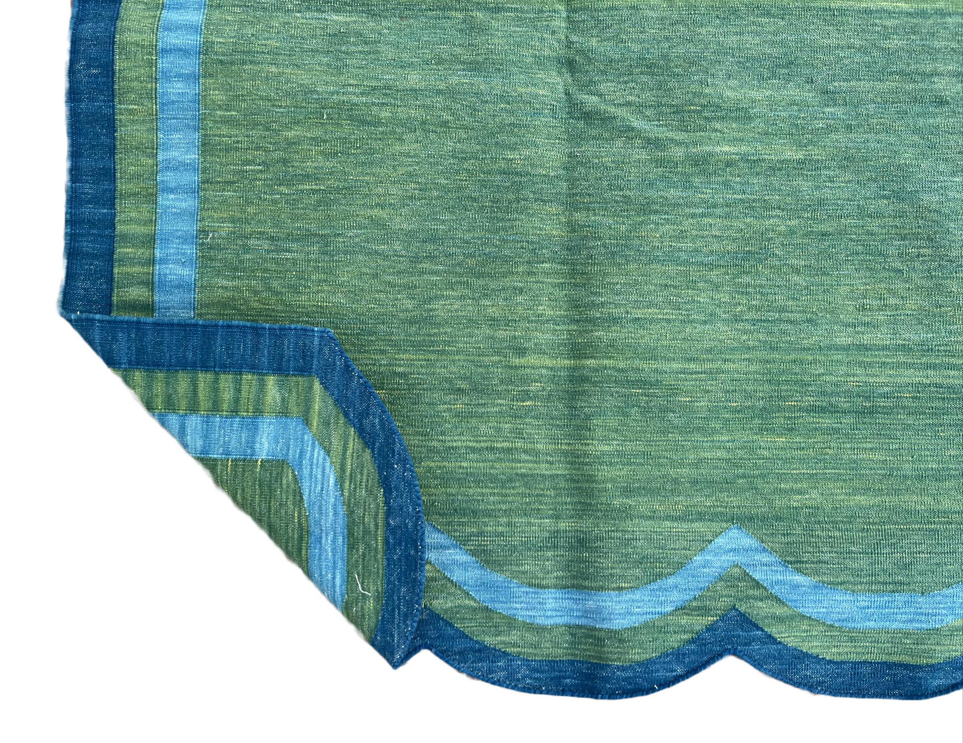 Handmade Cotton Area Flat Weave Rug, 6x9 Green And Blue Scallop Striped Dhurrie For Sale 2