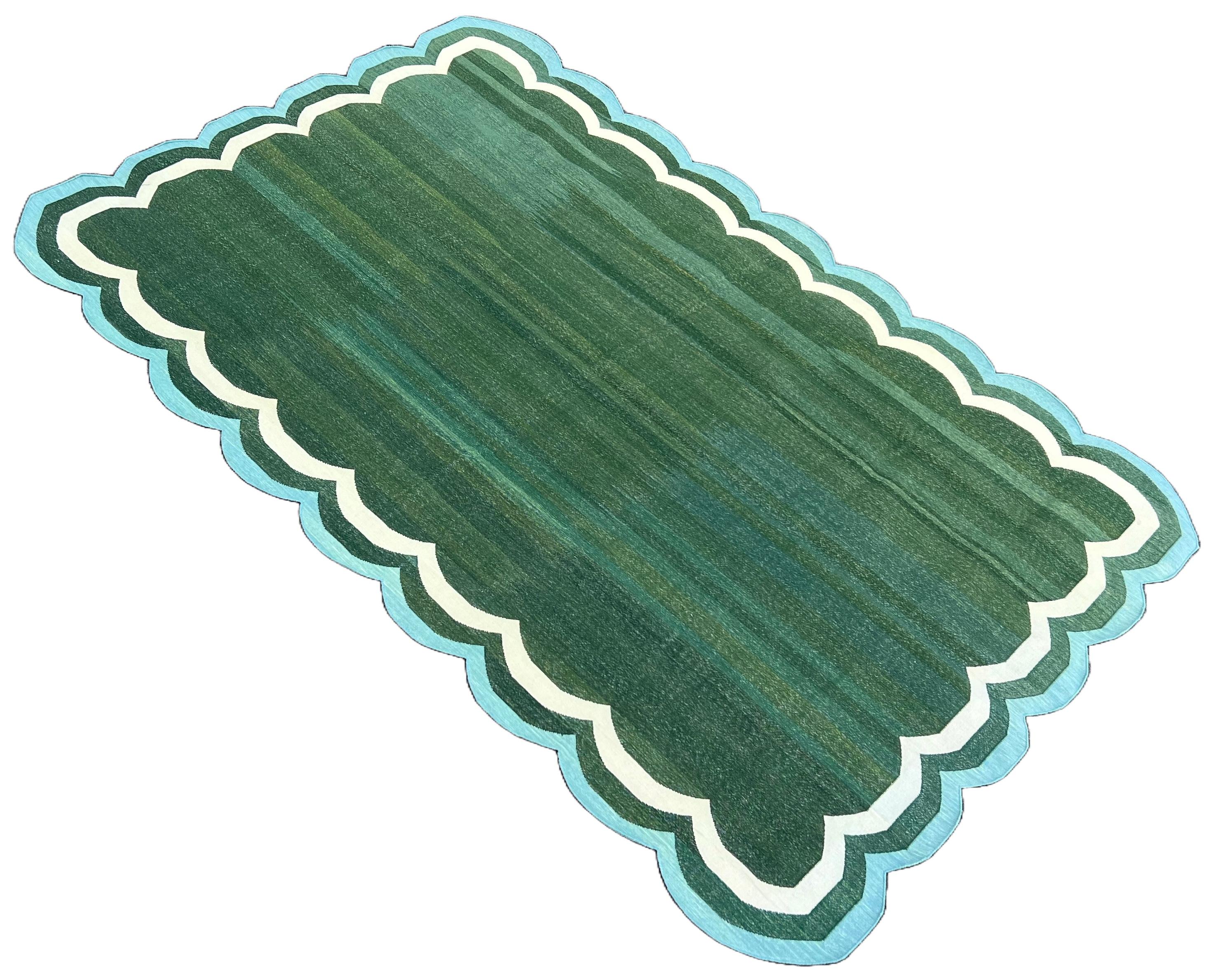 Alfombra de algodón hecha a mano de tejido plano, 6x9 Dhurrie india festoneada verde y azul Tejido a mano en venta