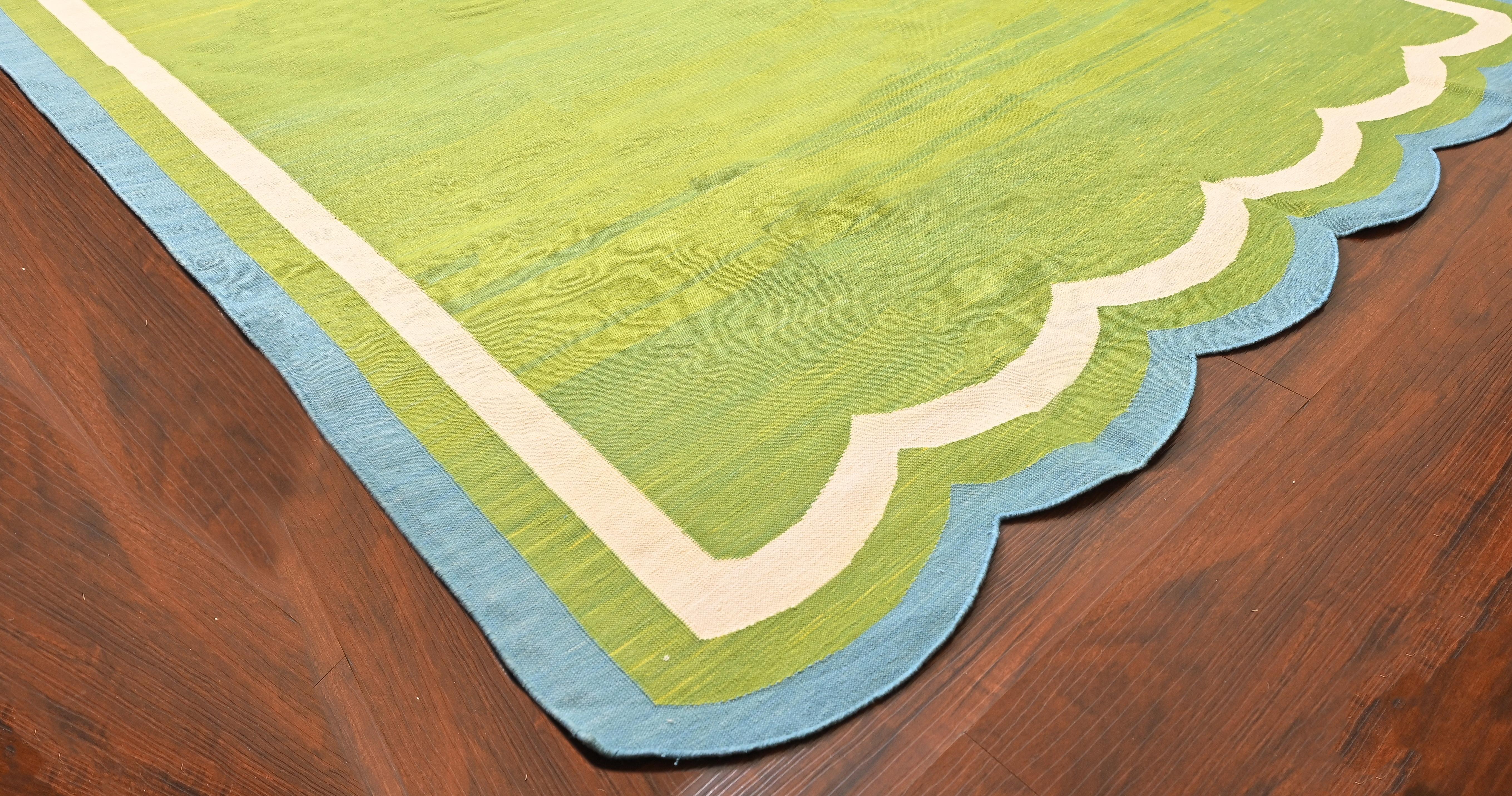 Indiano Tappeto a tessitura piatta in cotone fatto a mano, 6x9 Greene & Greene & Kilim Dhurrie smerlato blu in vendita