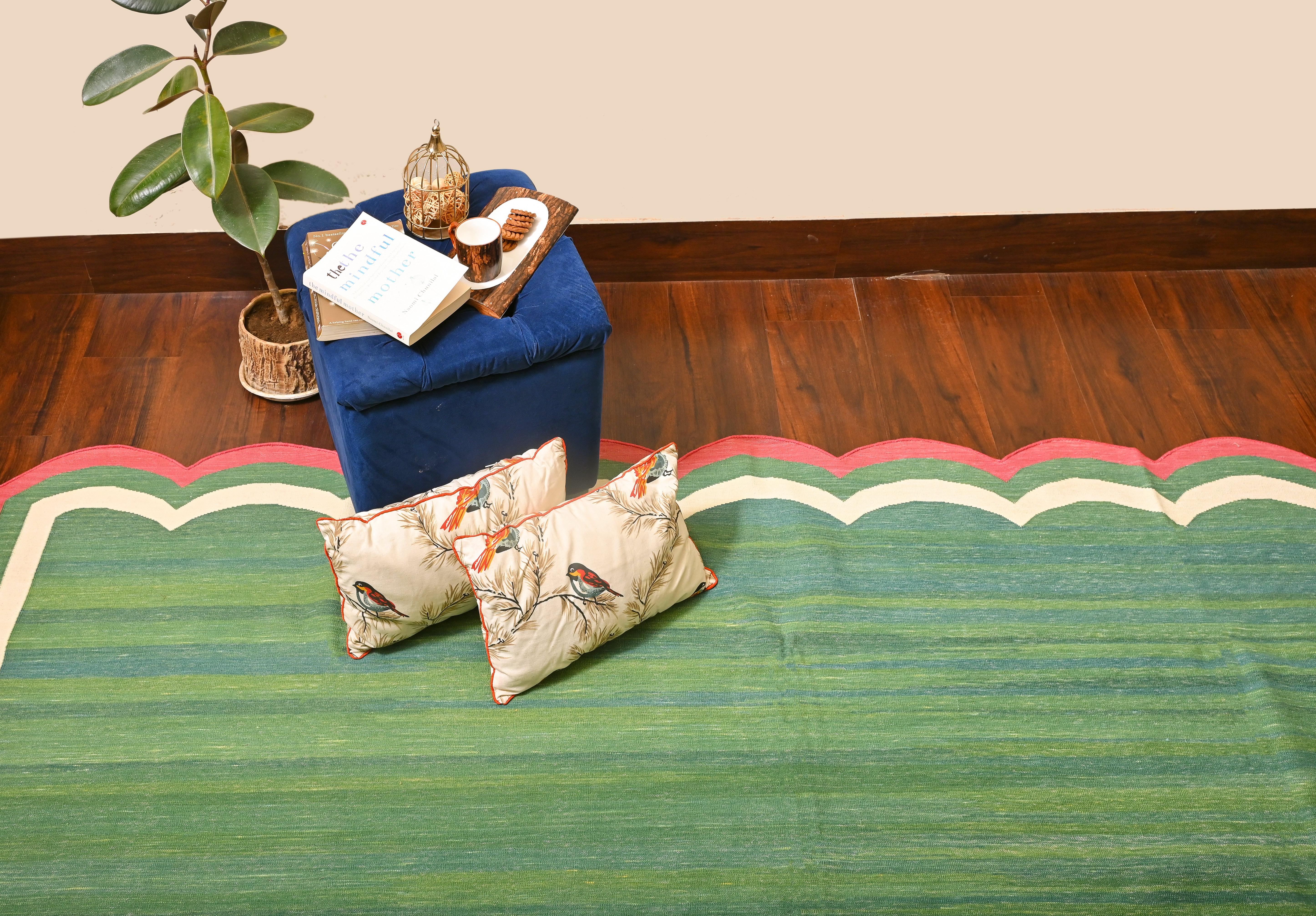 Handmade Cotton Area Flat Weave Rug, 6x9 Green And Pink Scalloped Kilim Dhurrie In New Condition For Sale In Jaipur, IN
