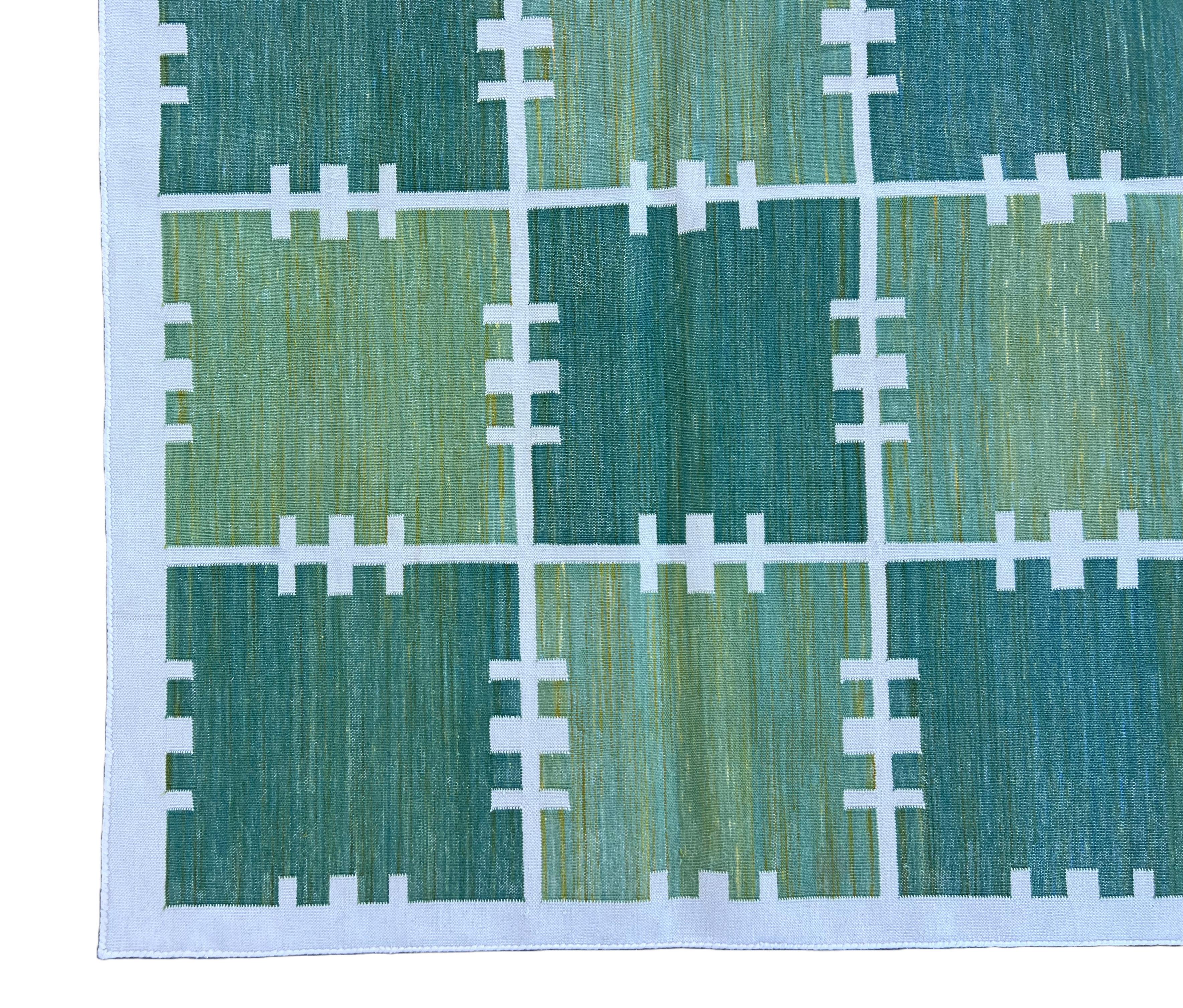 Mid-Century moderno Tappeto a tessitura piatta in cotone fatto a mano, 6x9 Greene & Greene a quadri indiani in vendita