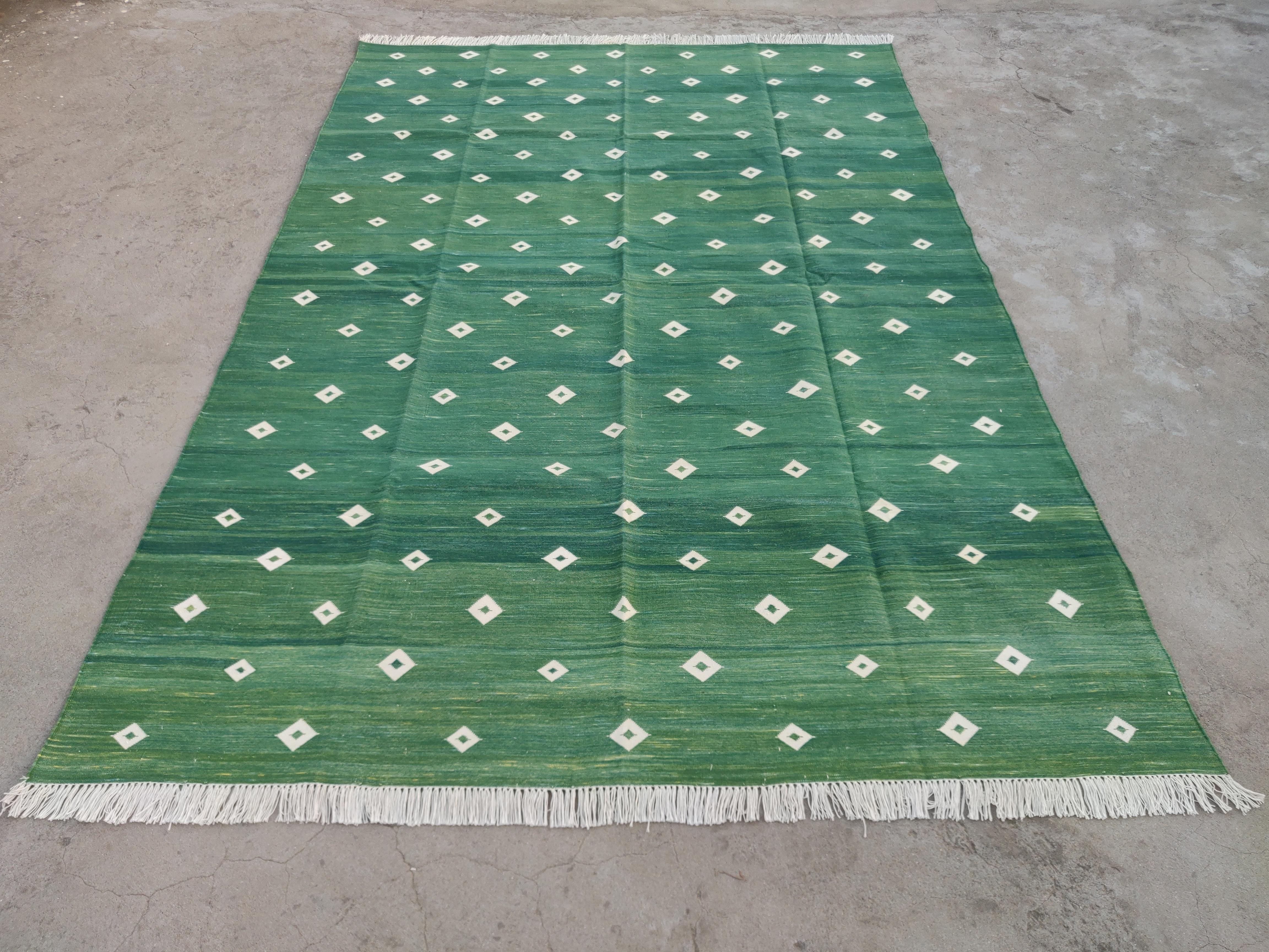 Handmade Cotton Area Flat Weave Rug, 6x9 Green And White Diamond Indian Dhurrie In New Condition For Sale In Jaipur, IN