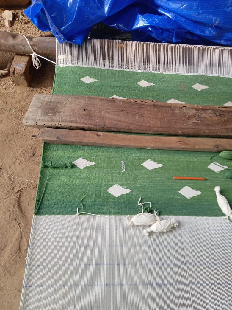 Alfombra de algodón hecha a mano de tejido plano, 6x9 Alfombra india Dhurrie de hojas verdes y blancas en venta 4