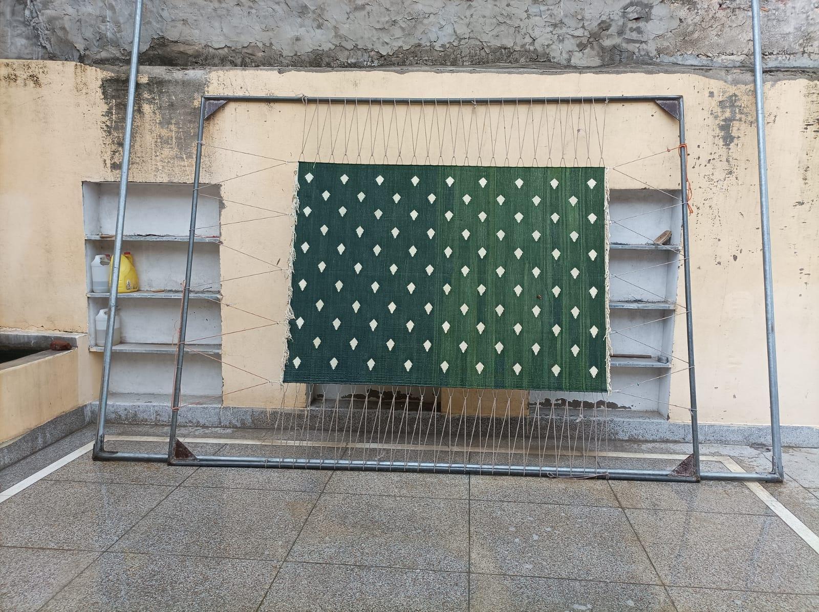 Alfombra de algodón hecha a mano de tejido plano, 6x9 Alfombra india Dhurrie de hojas verdes y blancas en venta 5