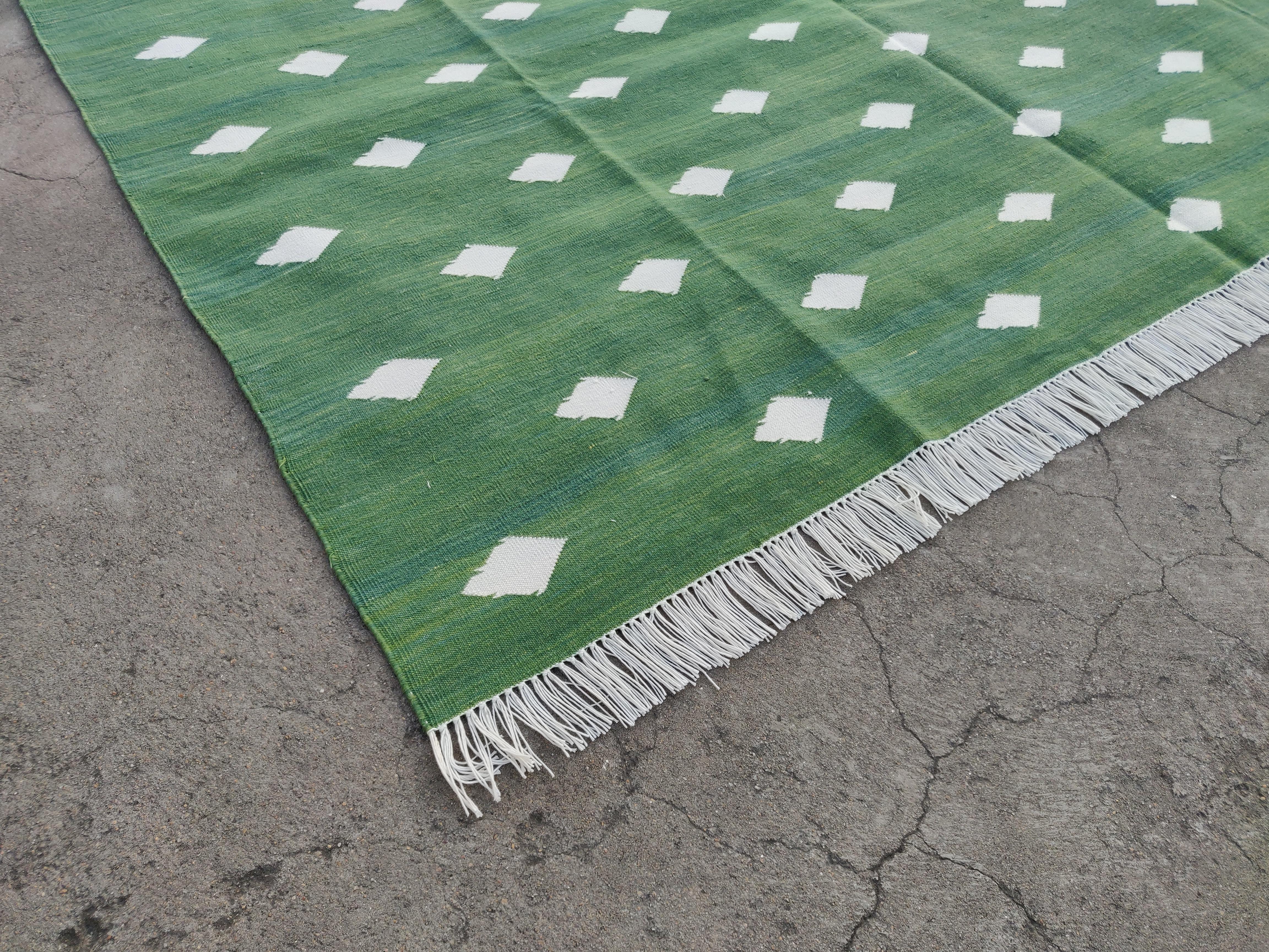 Mid-Century Modern Handmade Cotton Area Flat Weave Rug, 6x9 Green And White Leaf Indian Dhurrie Rug For Sale