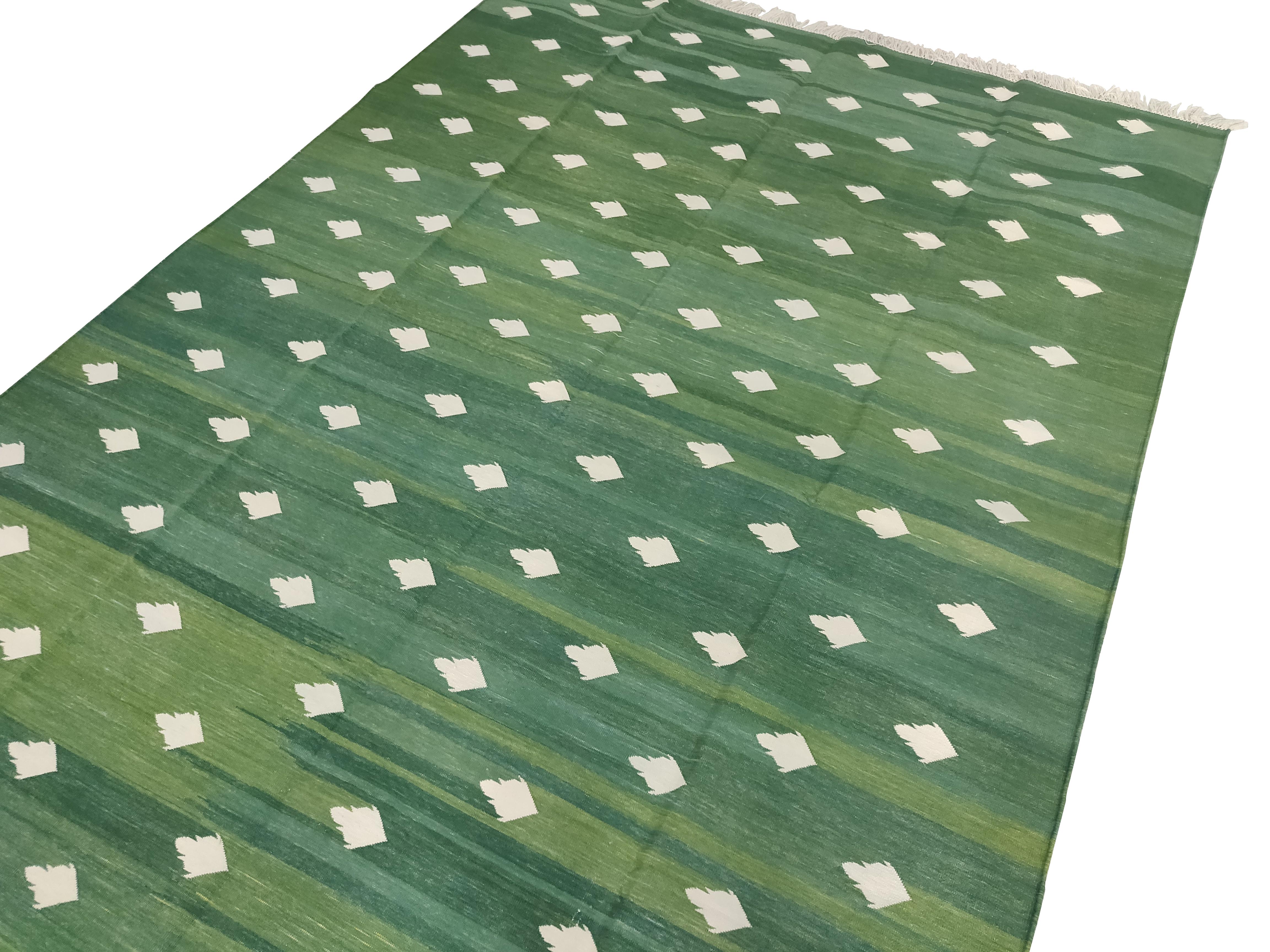 Mid-Century Modern Handmade Cotton Area Flat Weave Rug, 6x9 Green And White Leaf Indian Dhurrie Rug For Sale