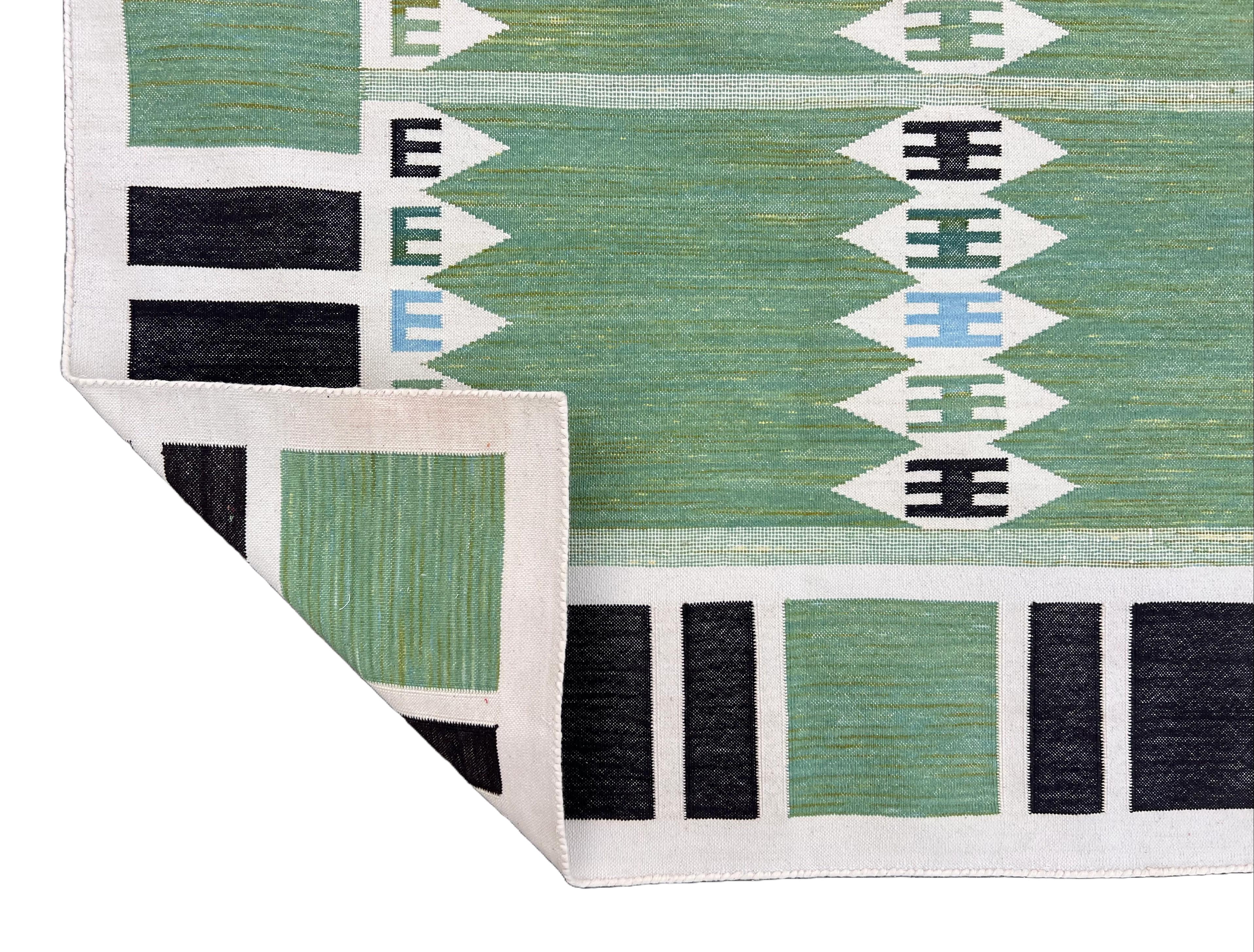 Handmade Cotton Area Flat Weave Rug, 6x9 Green, Cream Geometric Indian Dhurrie For Sale 5