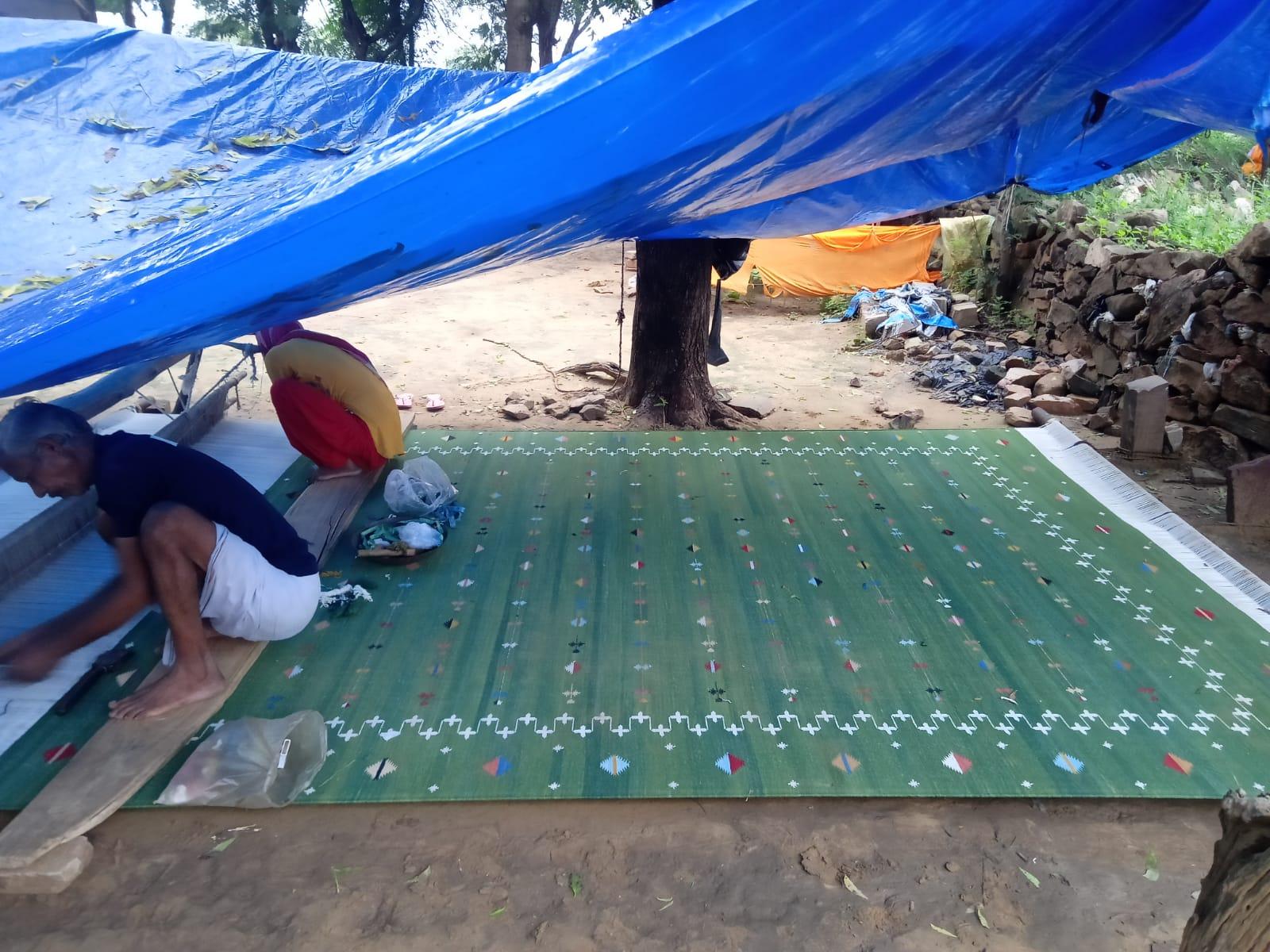 Handgefertigter Flachgewebe-Teppich aus Baumwolle, 6x9, grüner, schwebender, sternförmiger, indischer Dhurrie-Teppich im Angebot 4