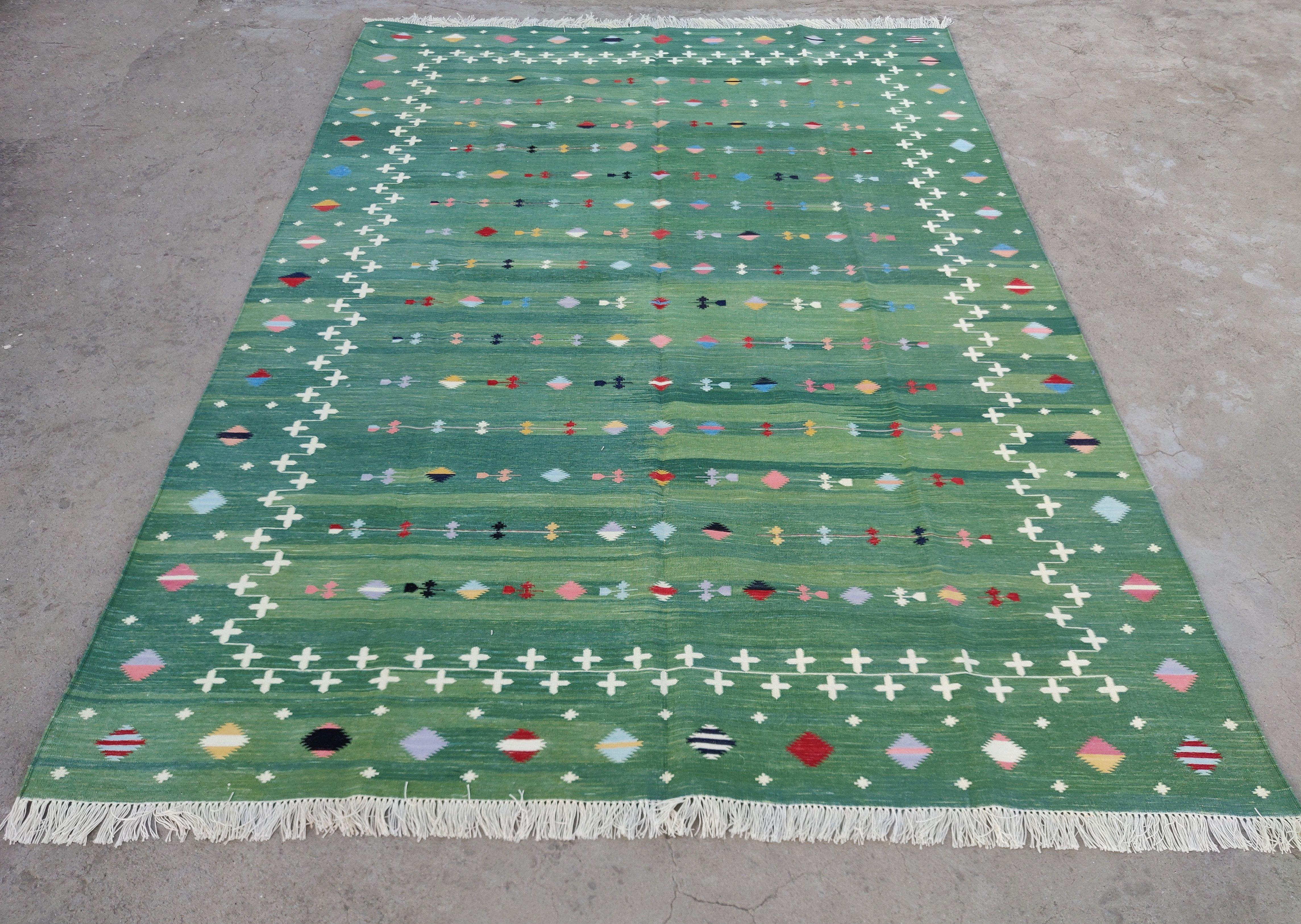 Handmade Cotton Area Flat Weave Rug, 6x9 Green Shooting Star Indian Dhurrie Rug In New Condition For Sale In Jaipur, IN