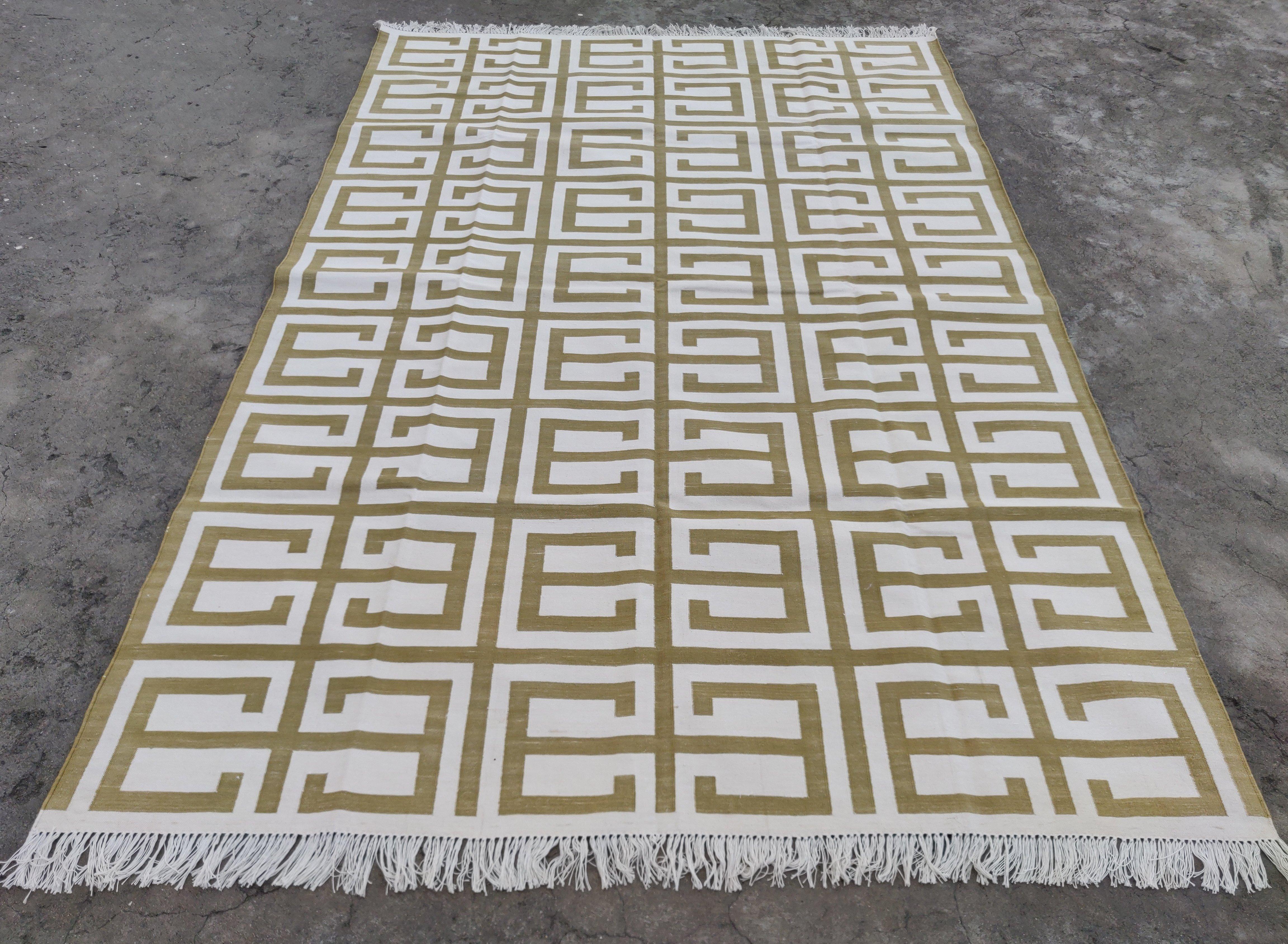 Handmade Cotton Area Flat Weave Rug, 6x9 Green, White Geometric Indian Dhurrie In New Condition For Sale In Jaipur, IN