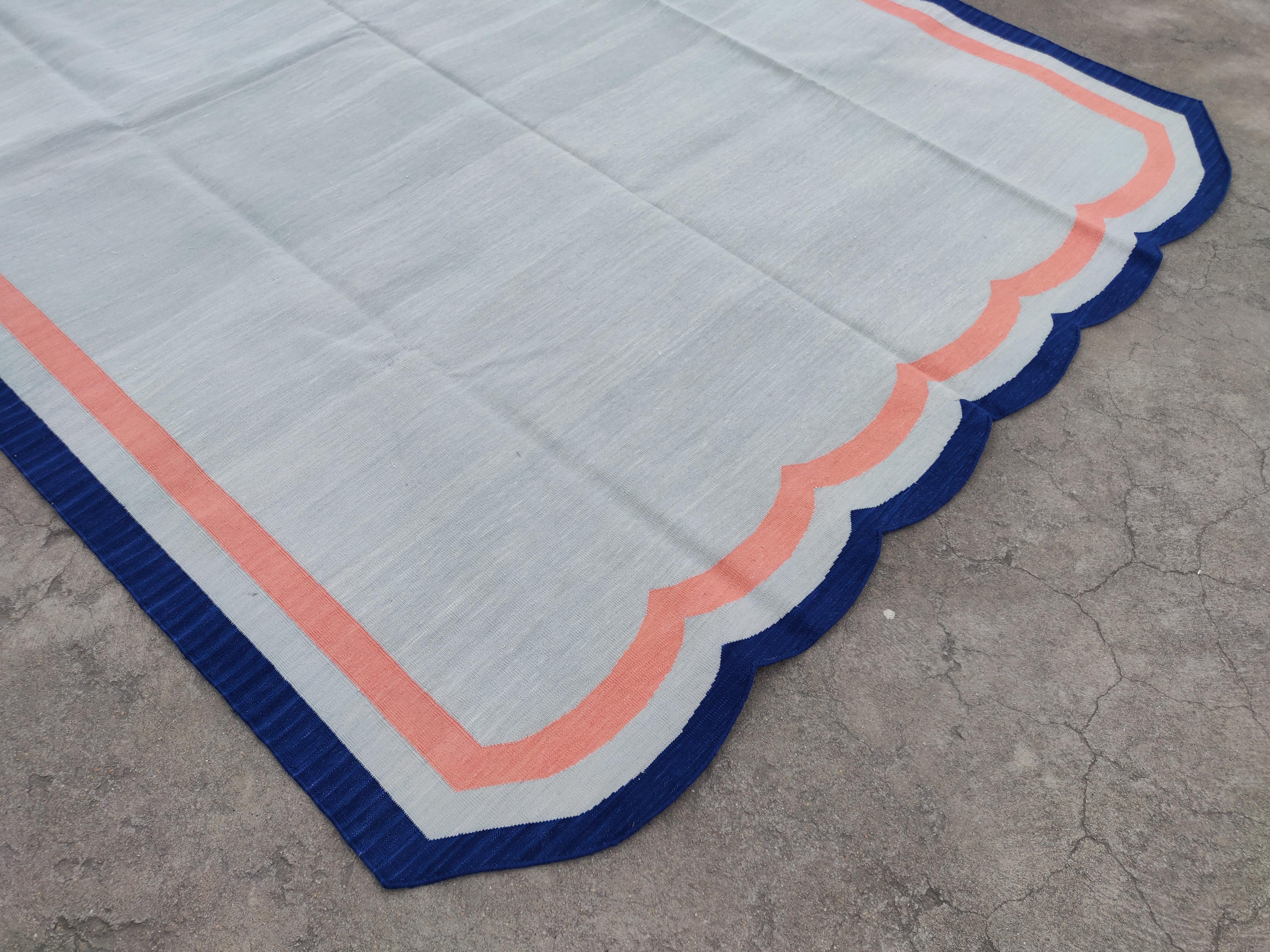 Hand-Woven Handmade Cotton Area Flat Weave Rug, 6x9 Grey And Blue Scalloped Indian Dhurrie For Sale