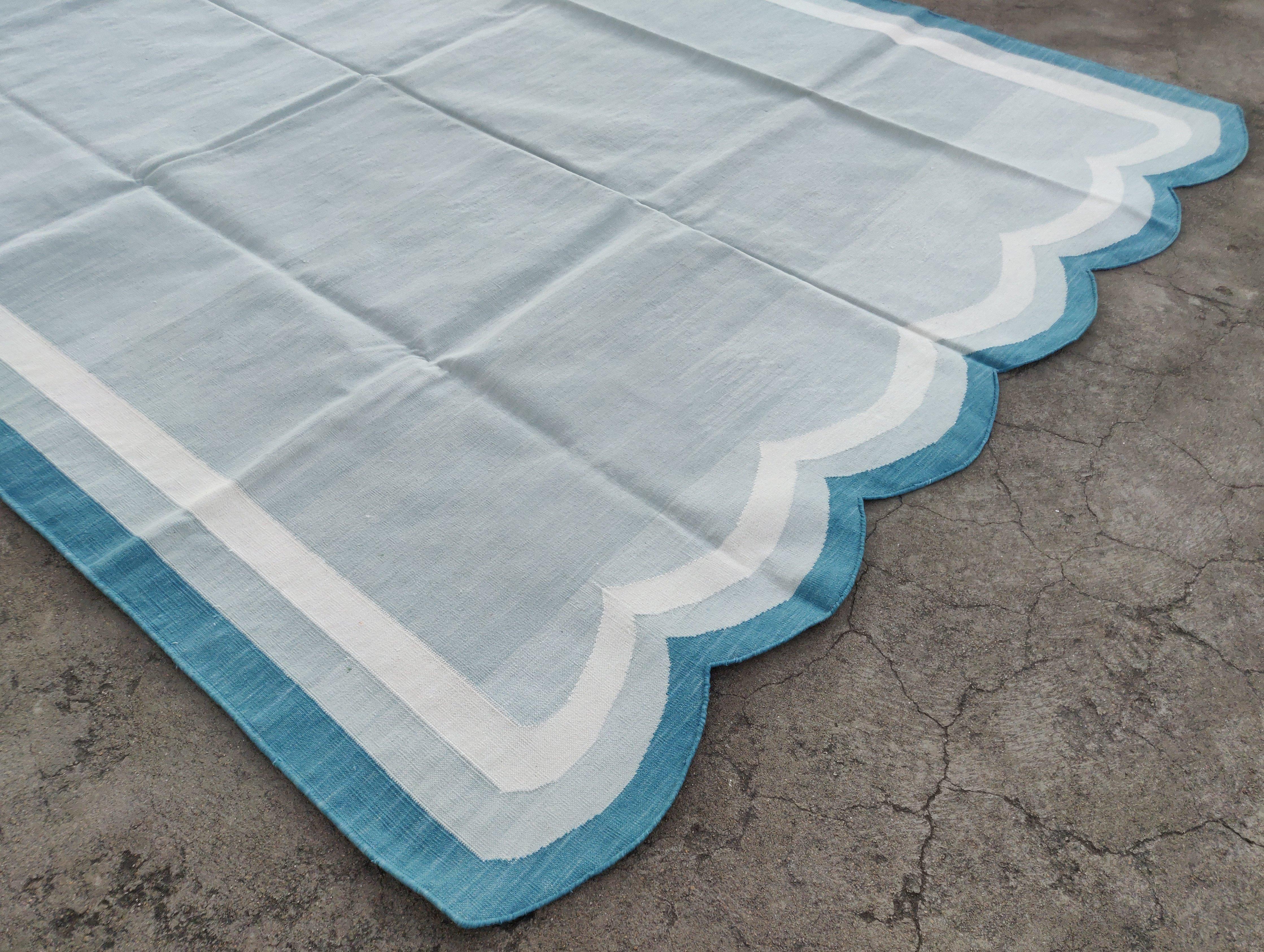 Handgefertigter Flachgewebe-Teppich aus Baumwolle, 6x9 Grau und Blau, mit Wellenschliff, Kelim Dhurrie (Indisch) im Angebot