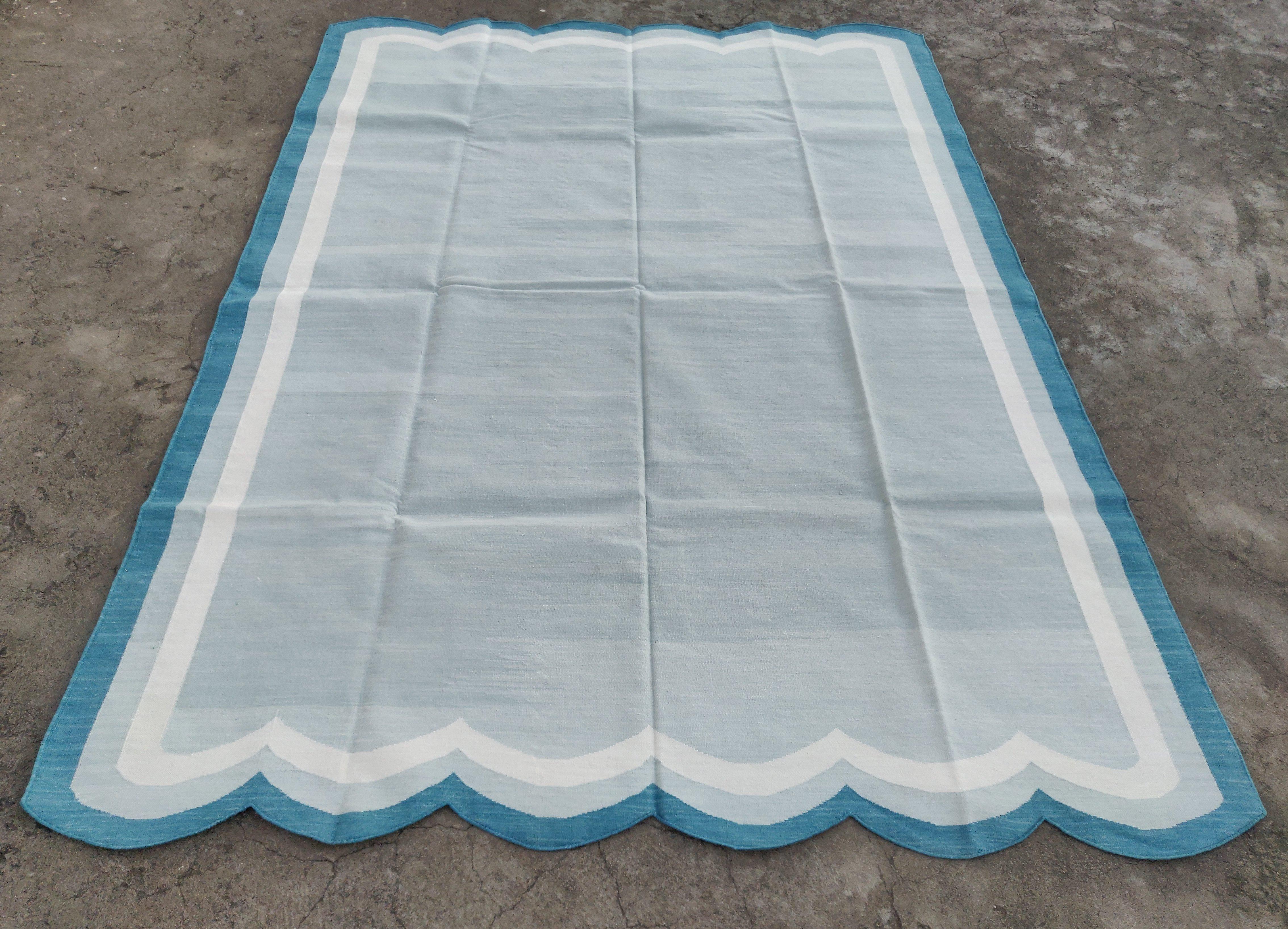 Handgefertigter Flachgewebe-Teppich aus Baumwolle, 6x9 Grau und Blau, mit Wellenschliff, Kelim Dhurrie (Handgewebt) im Angebot