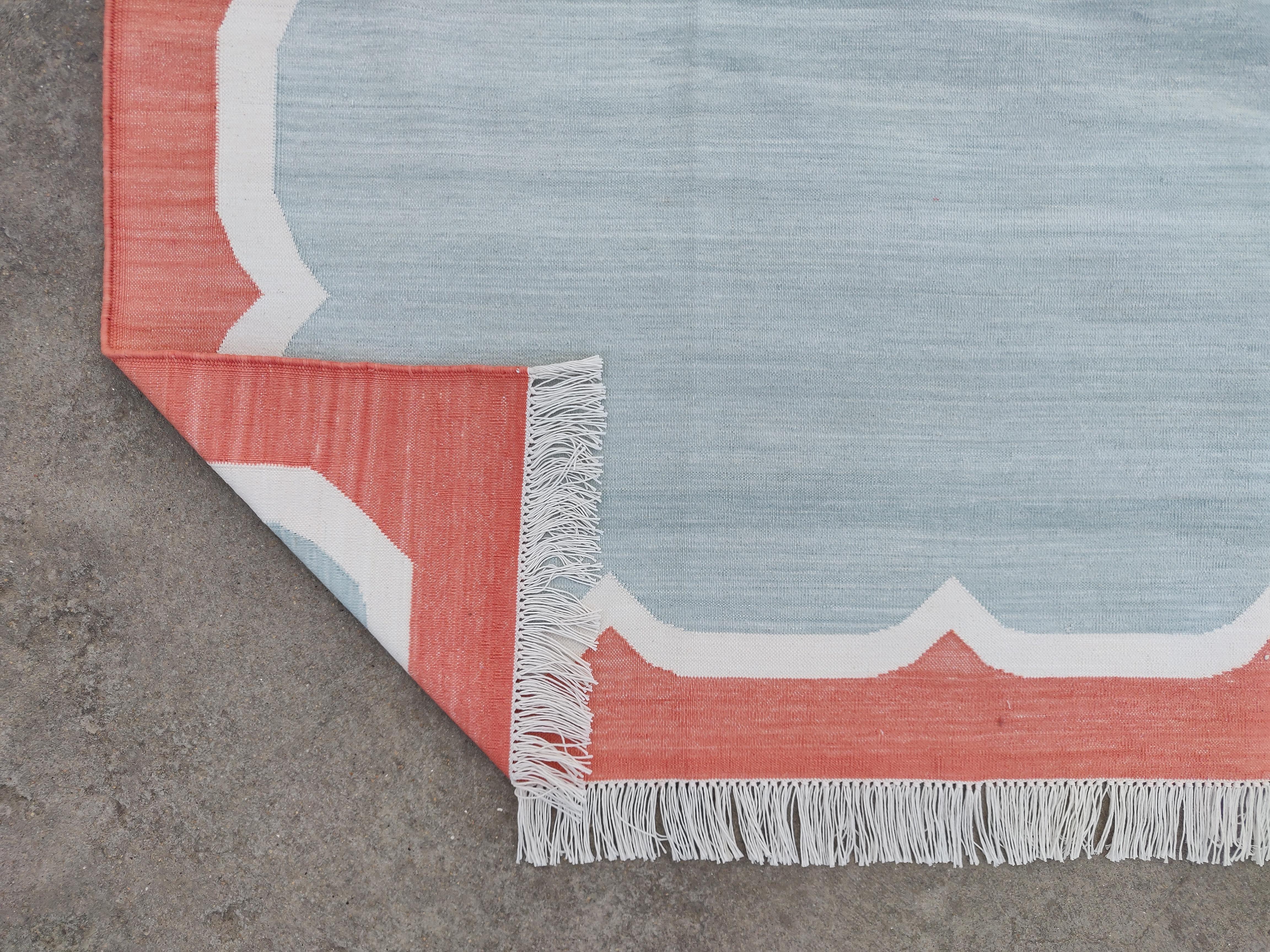 Tappeto a tessitura piatta in cotone fatto a mano, 6x9 Grigio e corallo smerlato in vendita 2