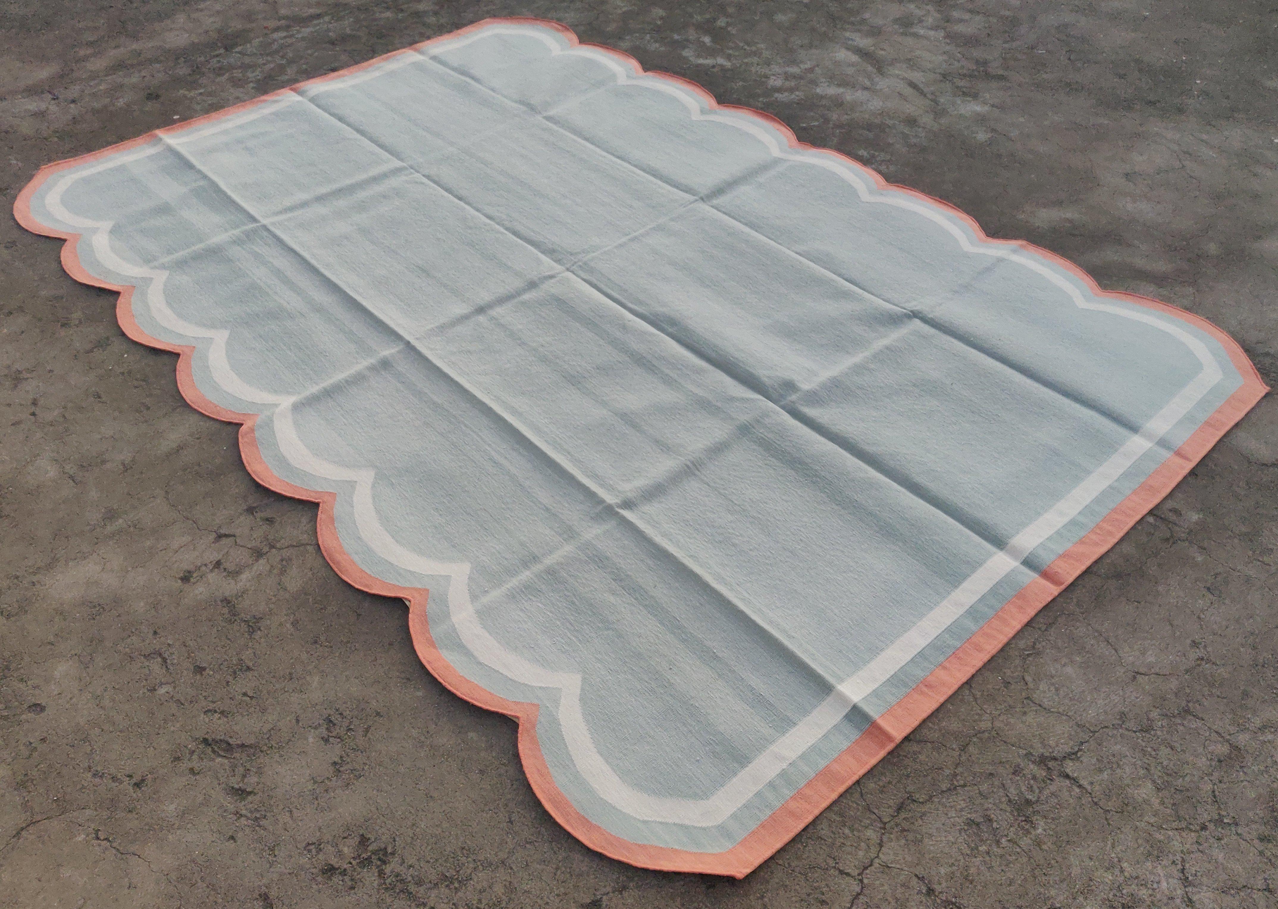 Handgefertigter Flachgewebe-Teppich aus Baumwolle, 6x9 Grau und Koralle mit Wellenschliff, indischer Dhurrie (Moderne der Mitte des Jahrhunderts) im Angebot