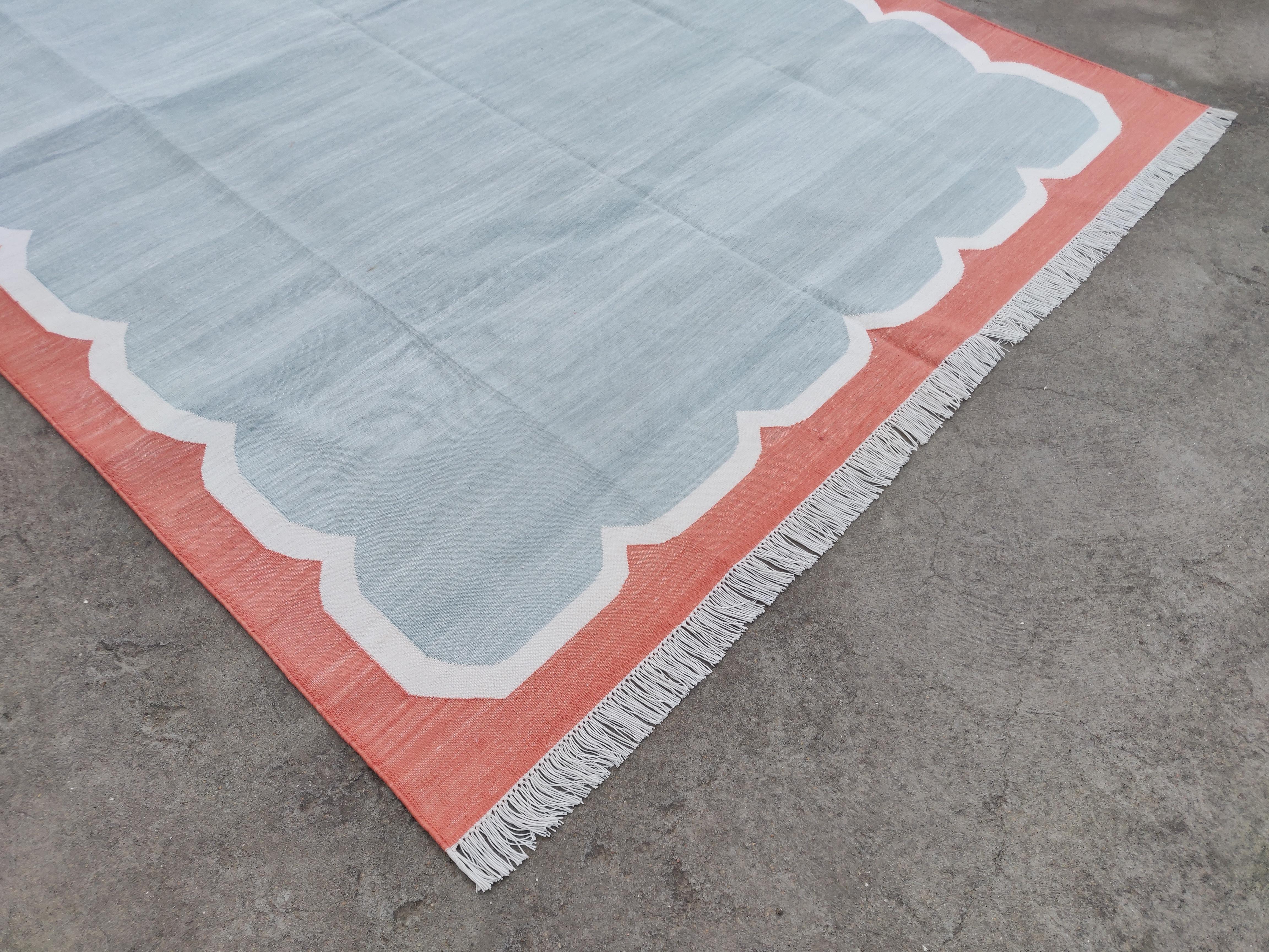 Hand-Woven Handmade Cotton Area Flat Weave Rug, 6x9 Grey And Coral Scalloped Indian Dhurrie For Sale