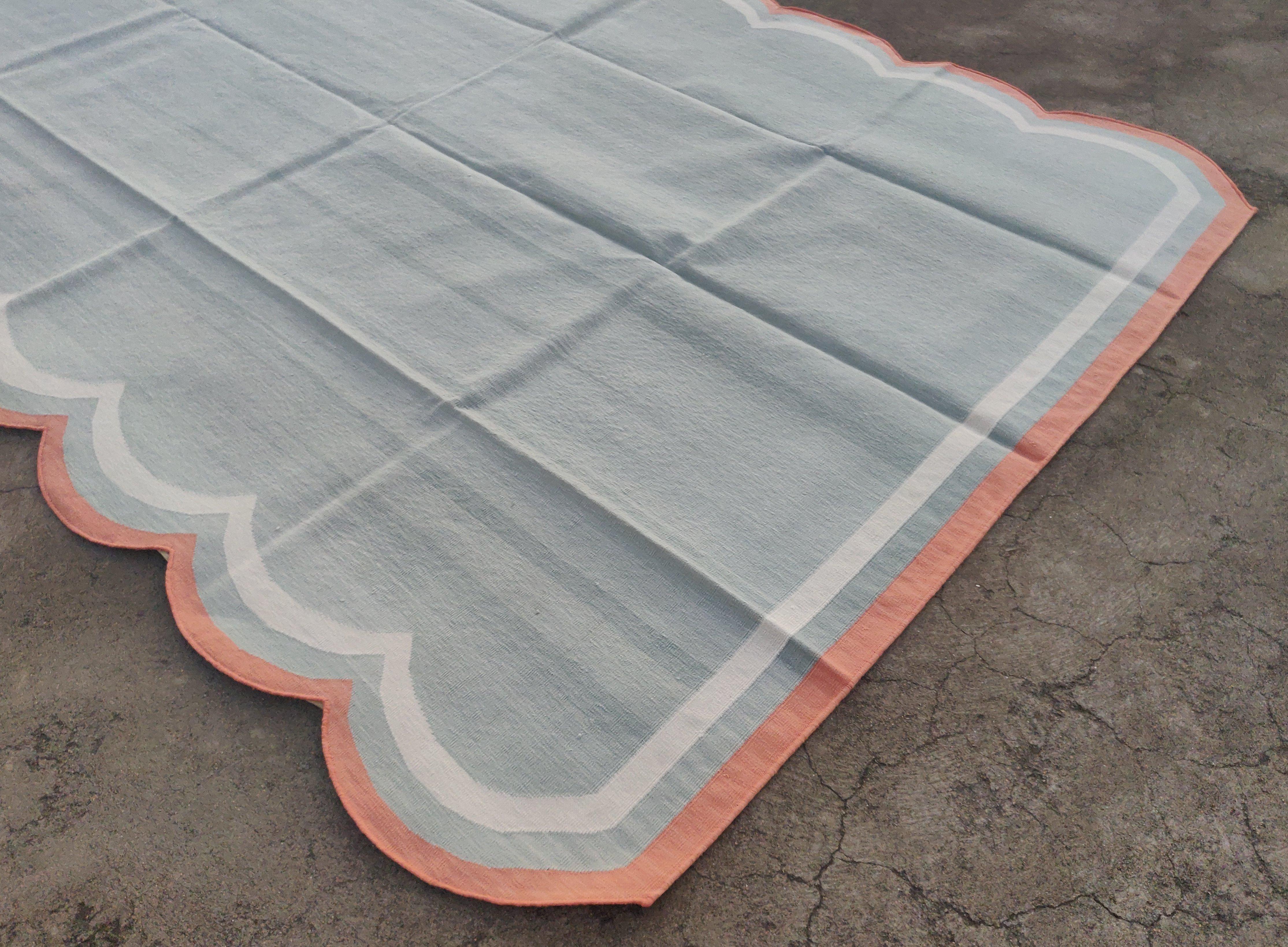 Handgefertigter Flachgewebe-Teppich aus Baumwolle, 6x9 Grau und Koralle mit Wellenschliff, indischer Dhurrie (Handgewebt) im Angebot