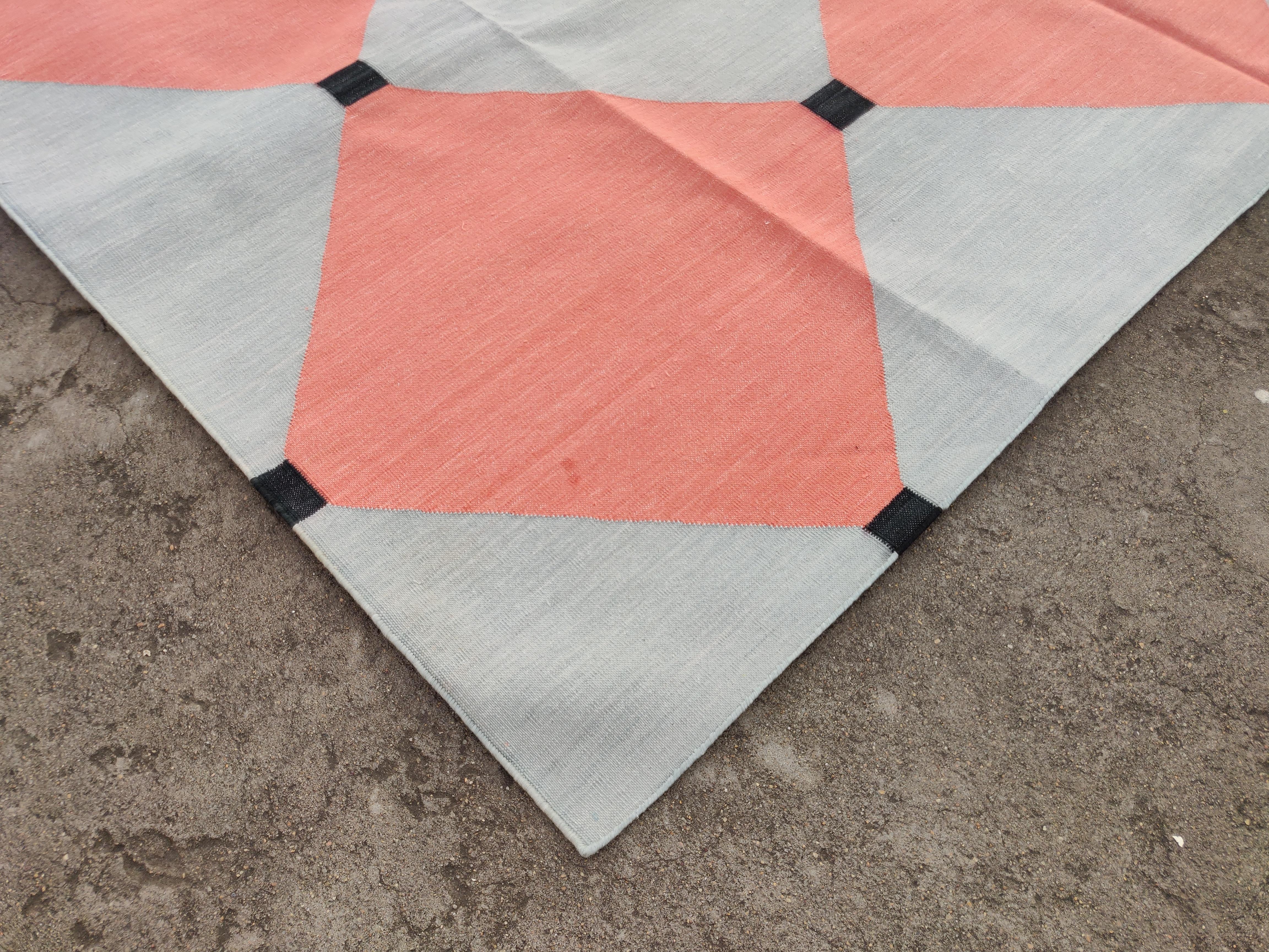 Mid-Century Modern Handmade Cotton Area Flat Weave Rug, 6x9 Grey And Coral Tile Patterned Dhurrie For Sale