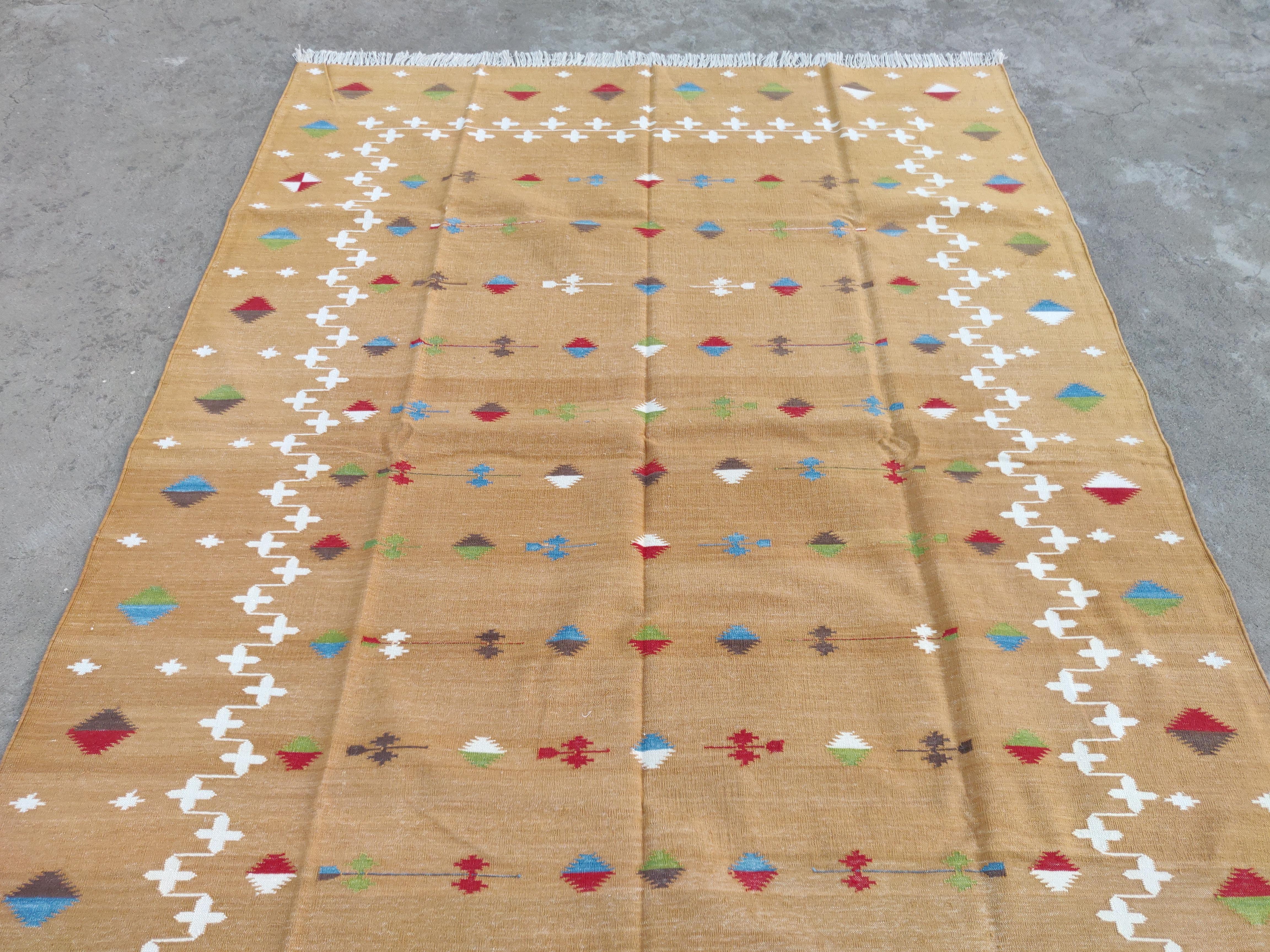 Handmade Cotton Area Flat Weave Rug, 6x9 Mustard And White Shooting Star Dhurrie In New Condition For Sale In Jaipur, IN