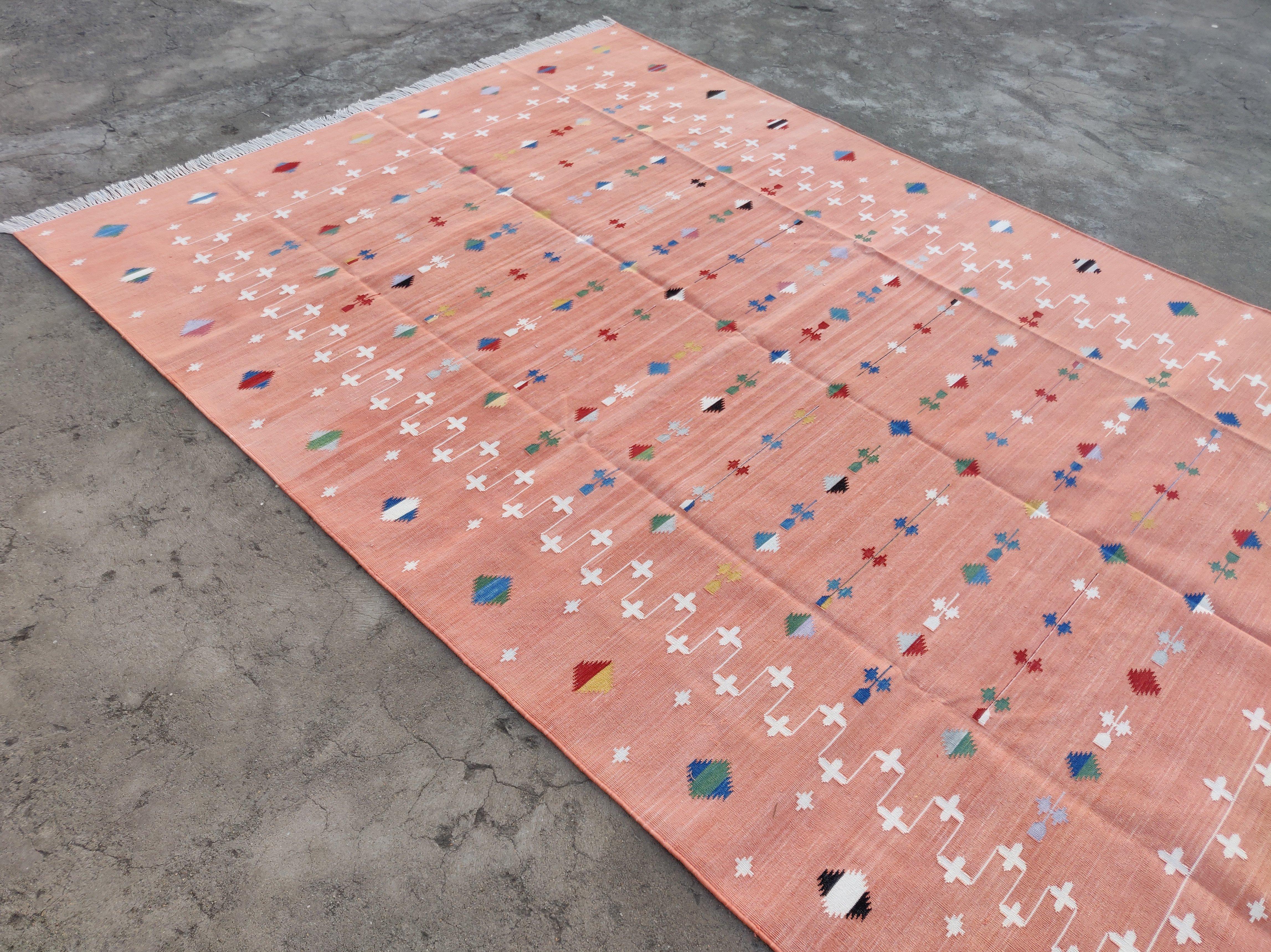 Handmade Cotton Area Flat Weave Rug, 6x9 Pink And White Shooting Star Dhurrie For Sale 3