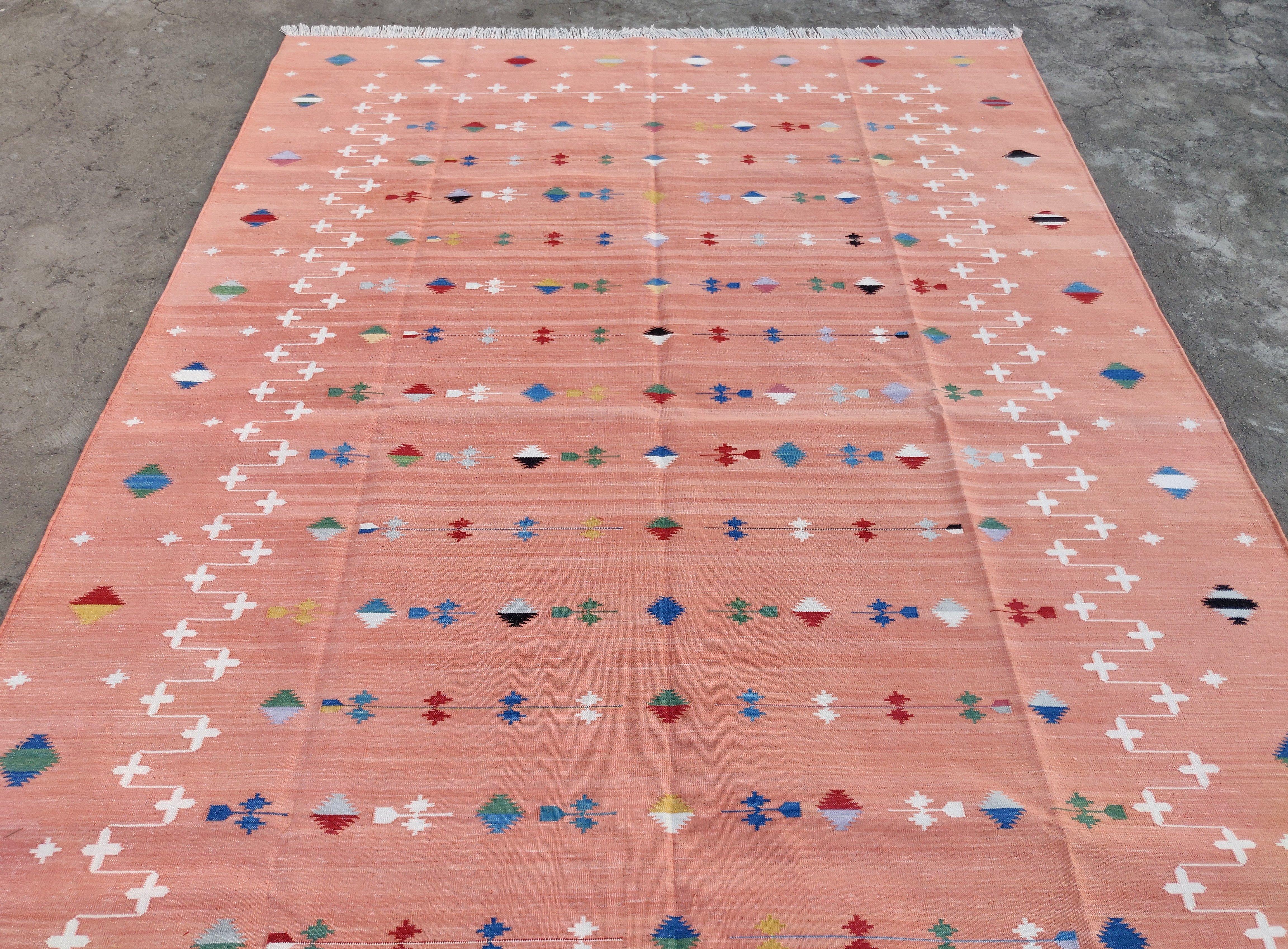 Contemporary Handmade Cotton Area Flat Weave Rug, 6x9 Pink And White Shooting Star Dhurrie For Sale