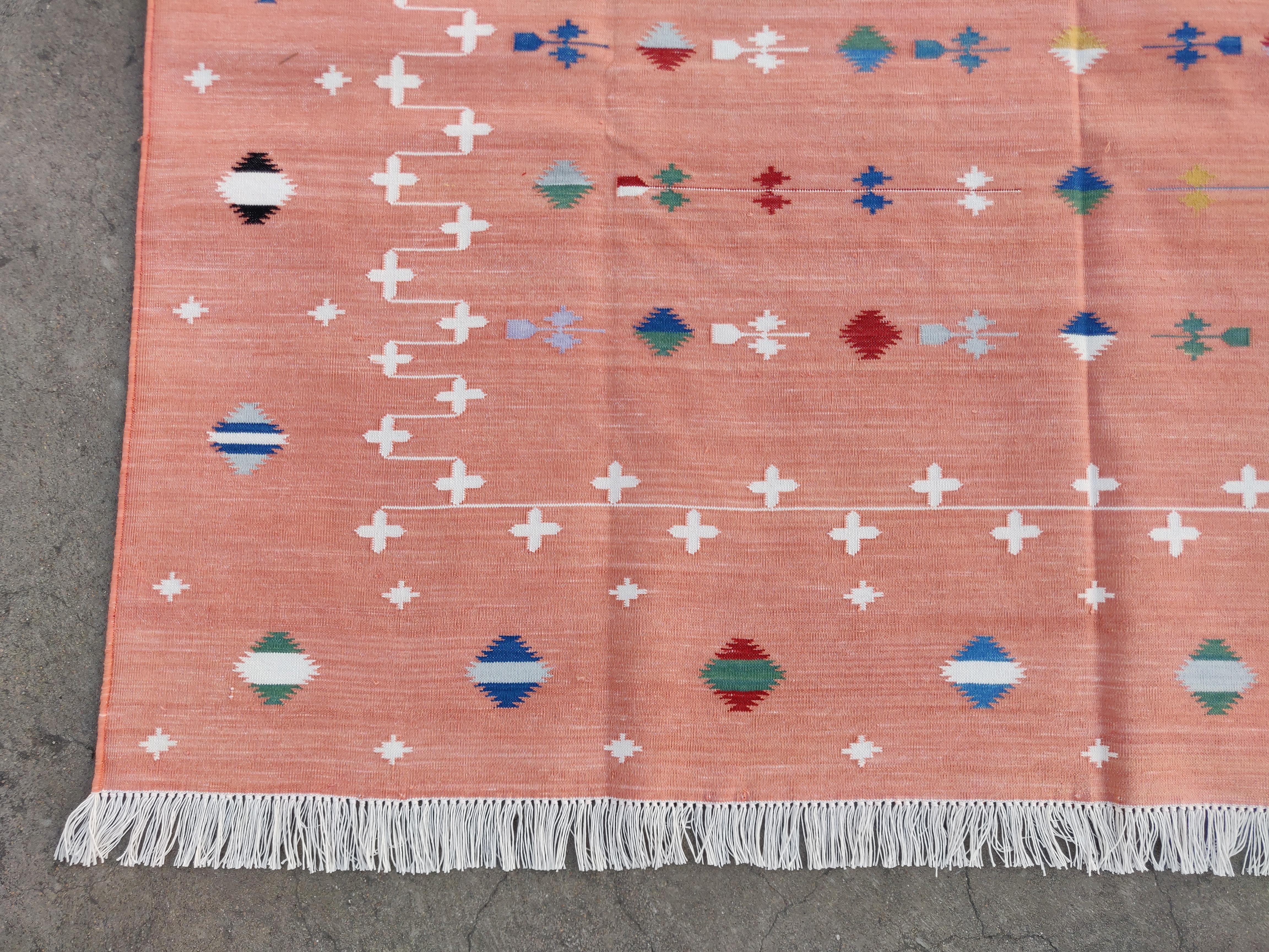 Handmade Cotton Area Flat Weave Rug, 6x9 Pink And White Shooting Star Dhurrie For Sale 1