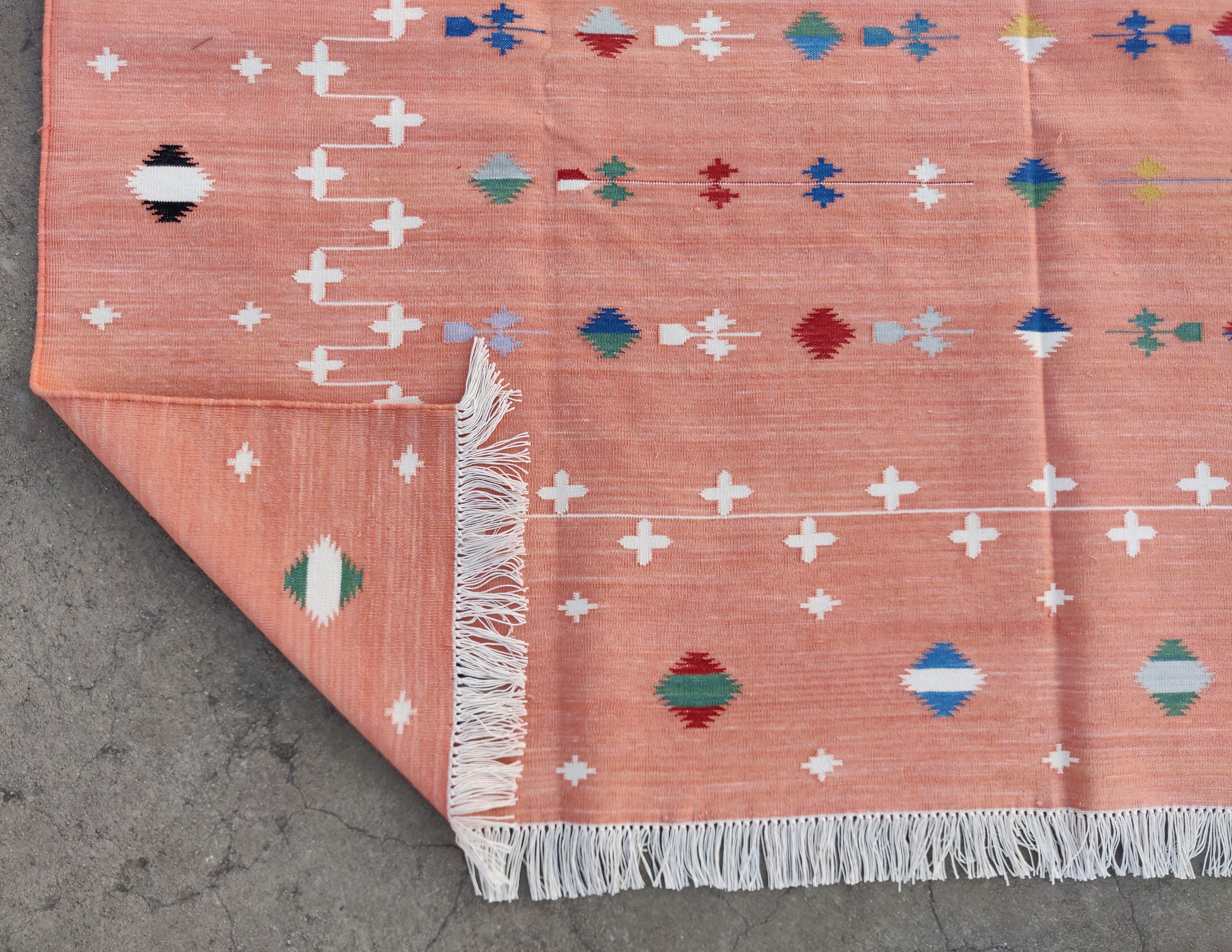 Handmade Cotton Area Flat Weave Rug, 6x9 Pink And White Shooting Star Dhurrie For Sale 2