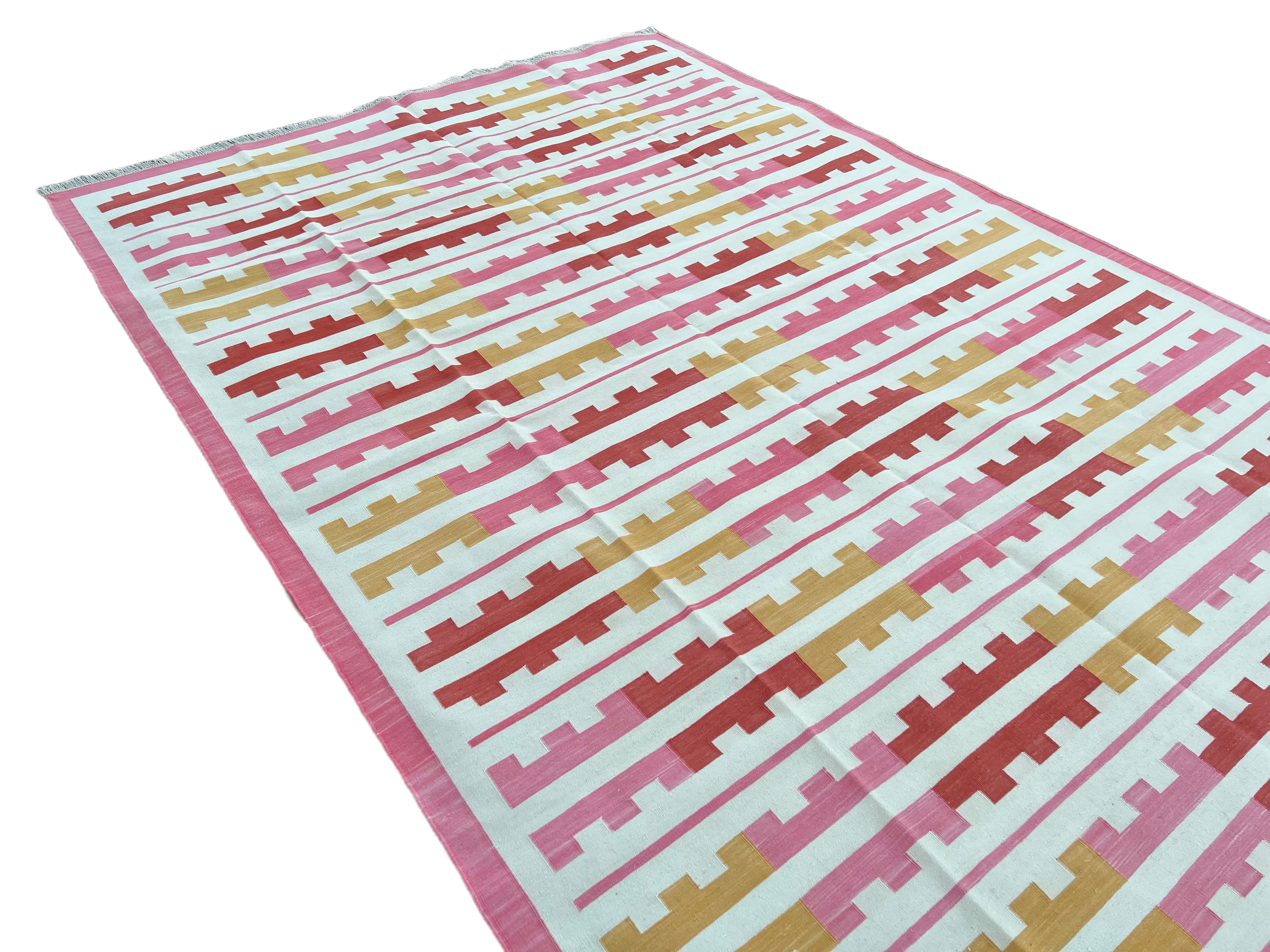 Handgemachte Baumwolle Bereich Flachgewebe Teppich, 6x9 Rosa und gelb gestreift indischen Dhurrie (Handgewebt) im Angebot