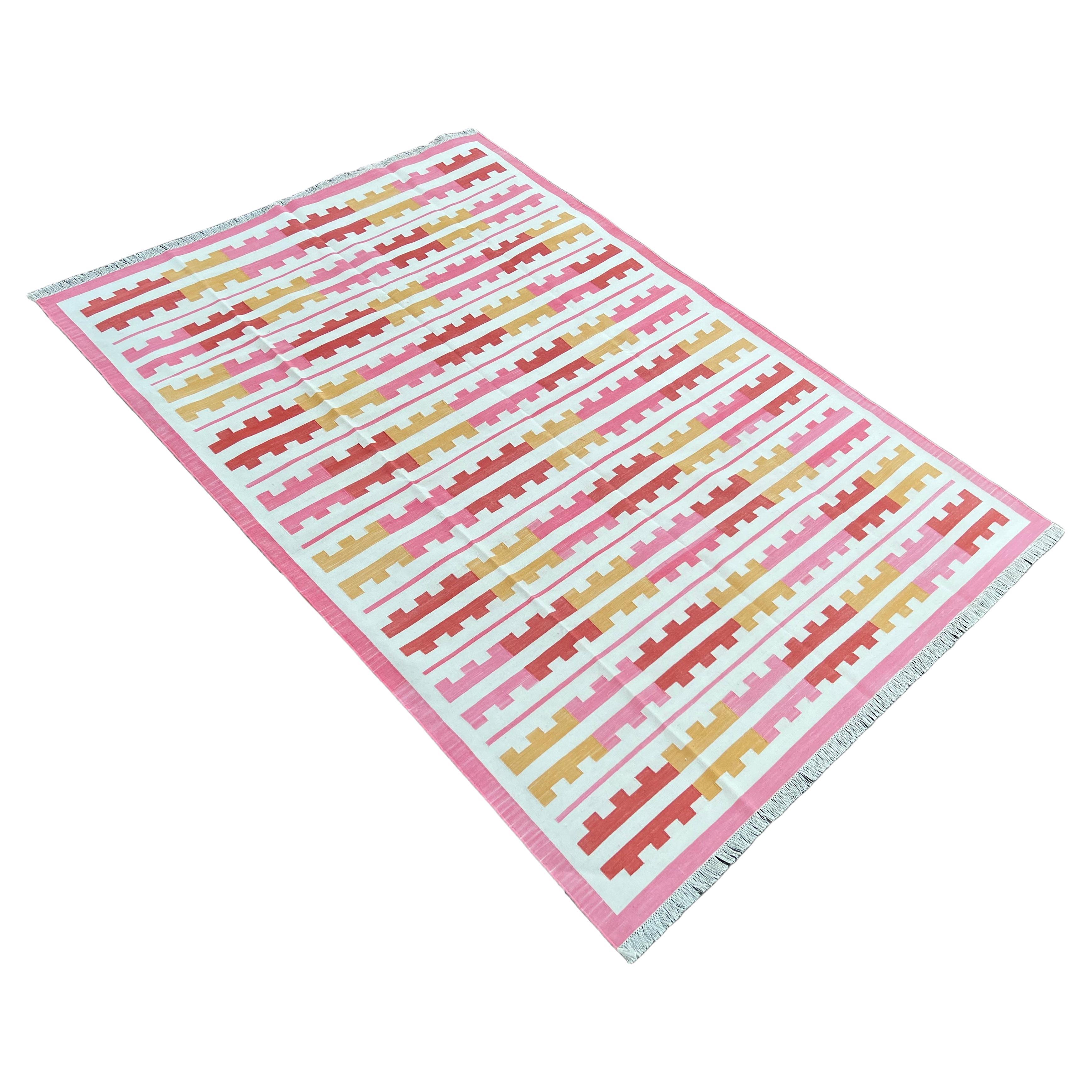 Handgemachte Baumwolle Bereich Flachgewebe Teppich, 6x9 Rosa und gelb gestreift indischen Dhurrie im Angebot