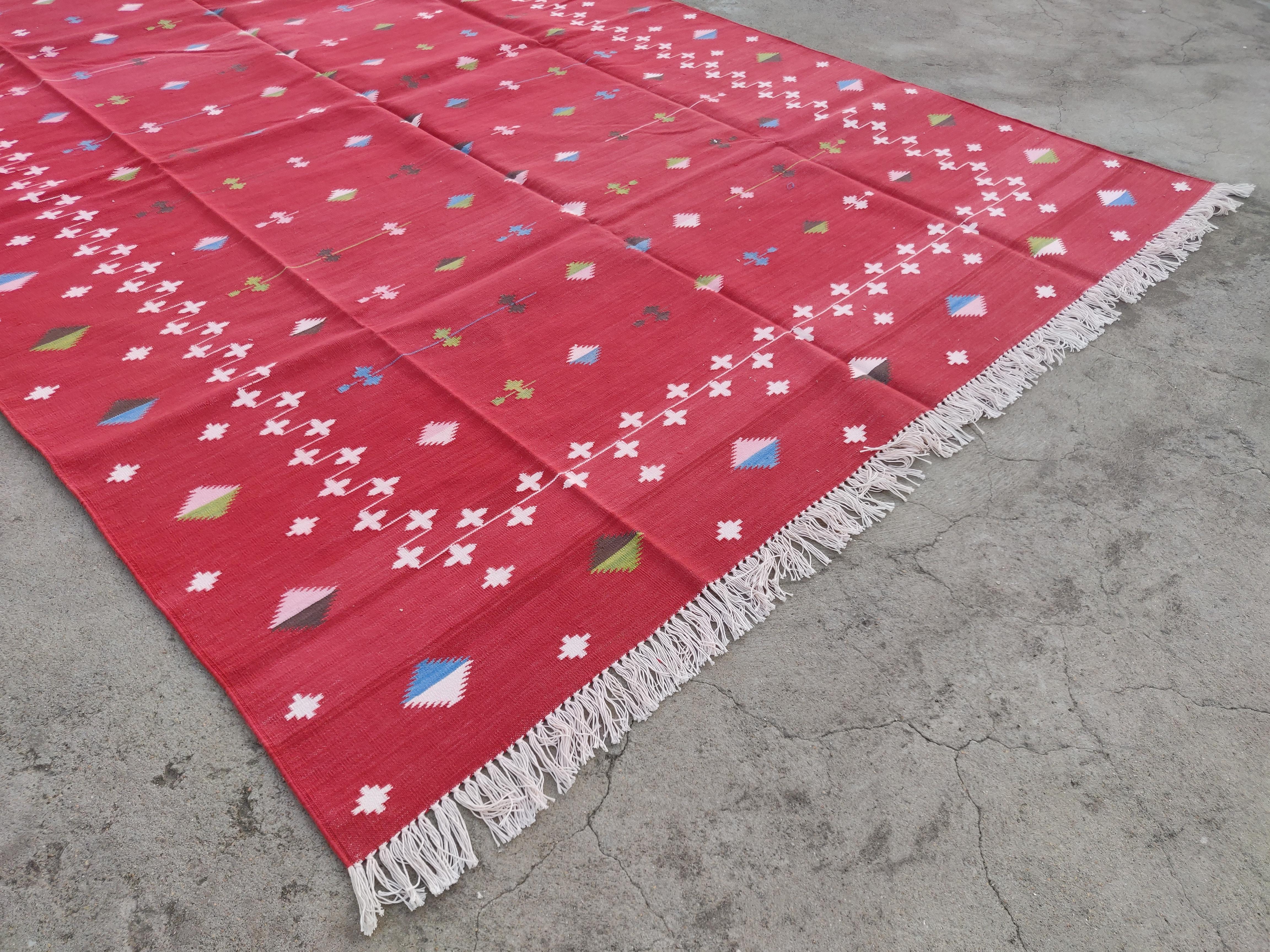 Indiano Tappeto a tessitura piatta in cotone fatto a mano, 6x9 Stella cadente rossa e bianca Dhurrie in vendita