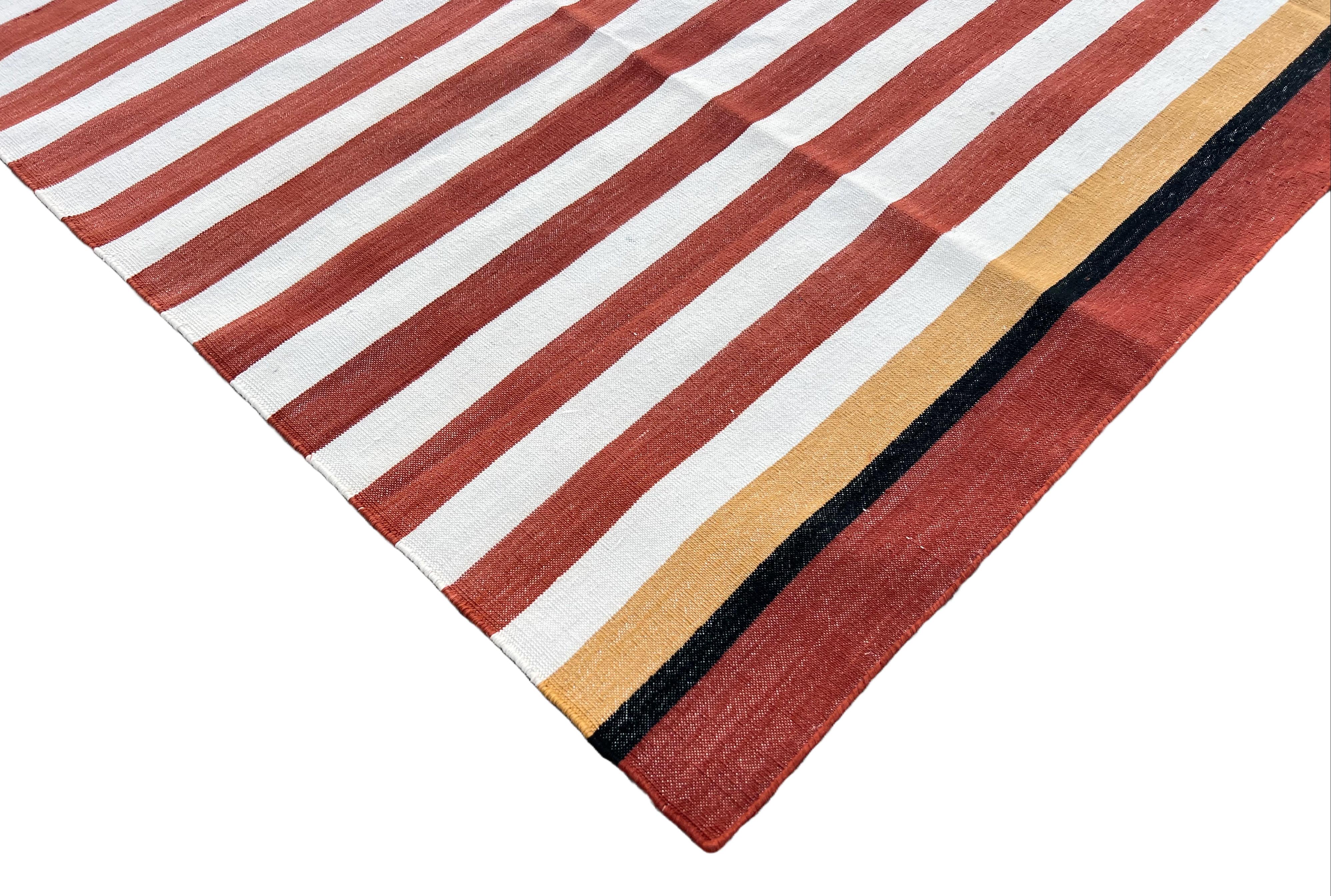 Handgefertigter Flachgewebe-Teppich aus Baumwolle, 6x9 rot-weiß gestreift, indischer Dhurrie-Teppich (Handgewebt) im Angebot