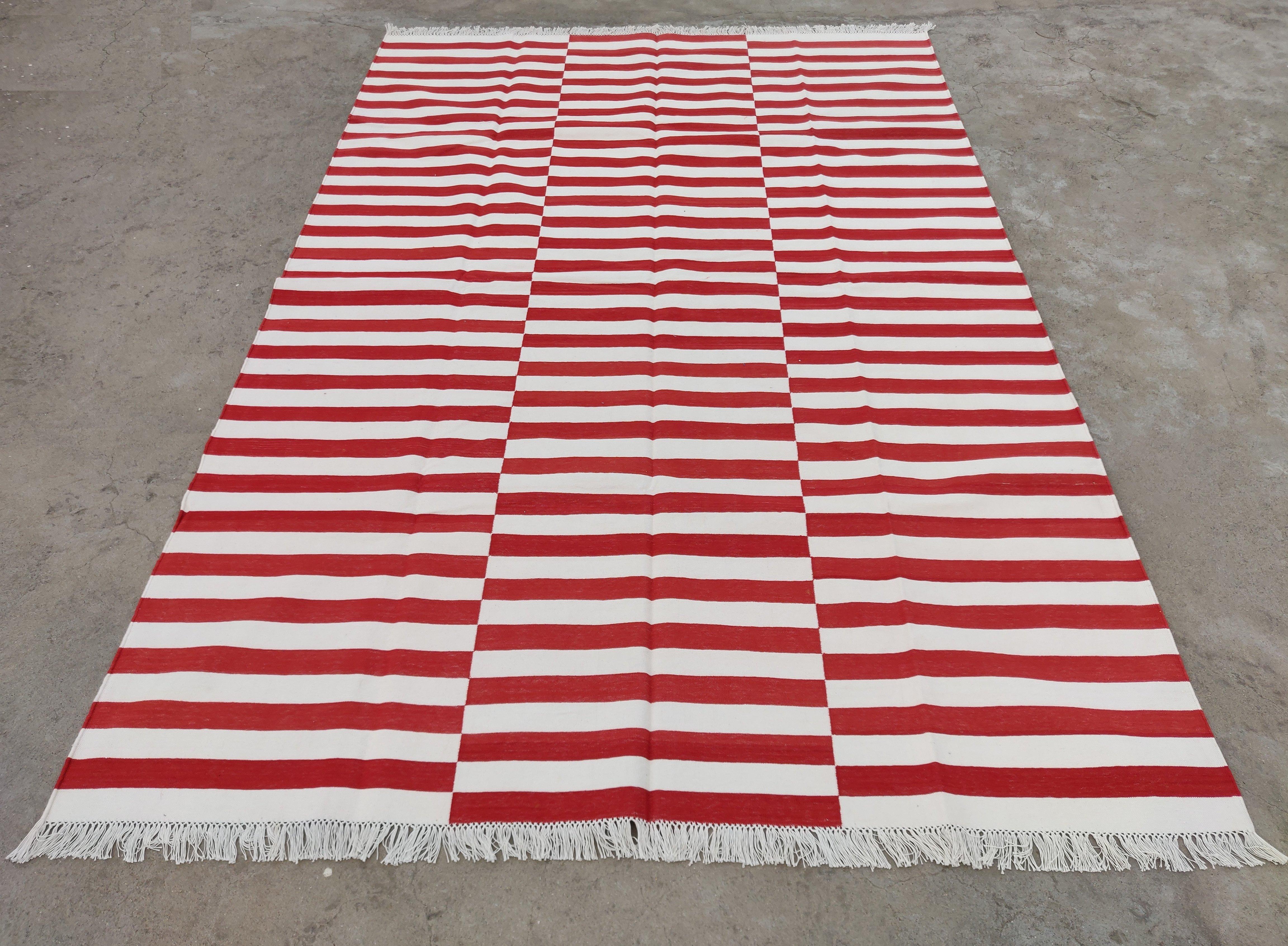 Handmade Cotton Area Flat Weave Rug, 6x9 Red And White Striped Indian Dhurrie In New Condition For Sale In Jaipur, IN