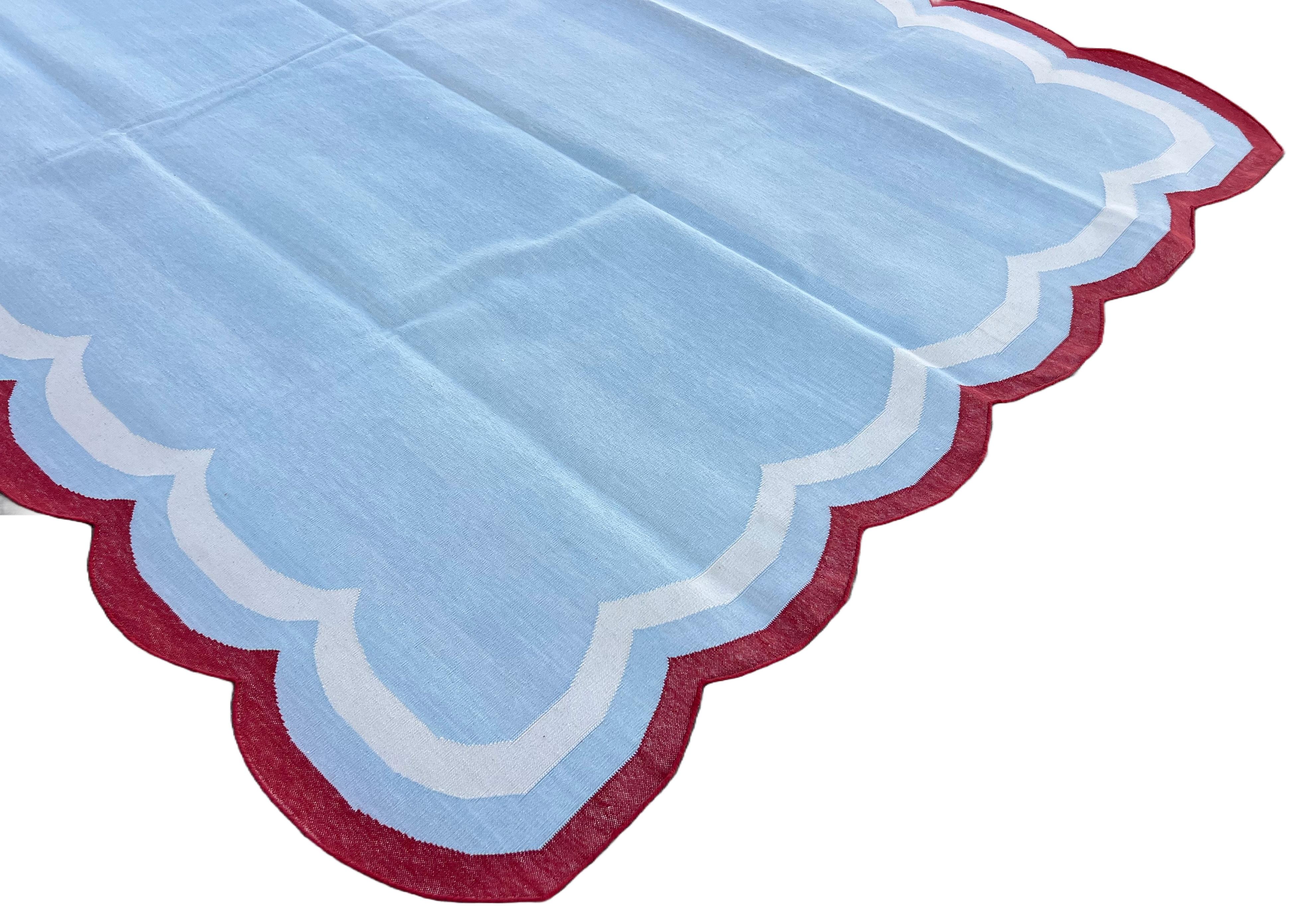 Handmade Cotton Area Flat Weave Rug, 6x9 Sky Blue, Red Scalloped Indian Dhurrie In New Condition For Sale In Jaipur, IN