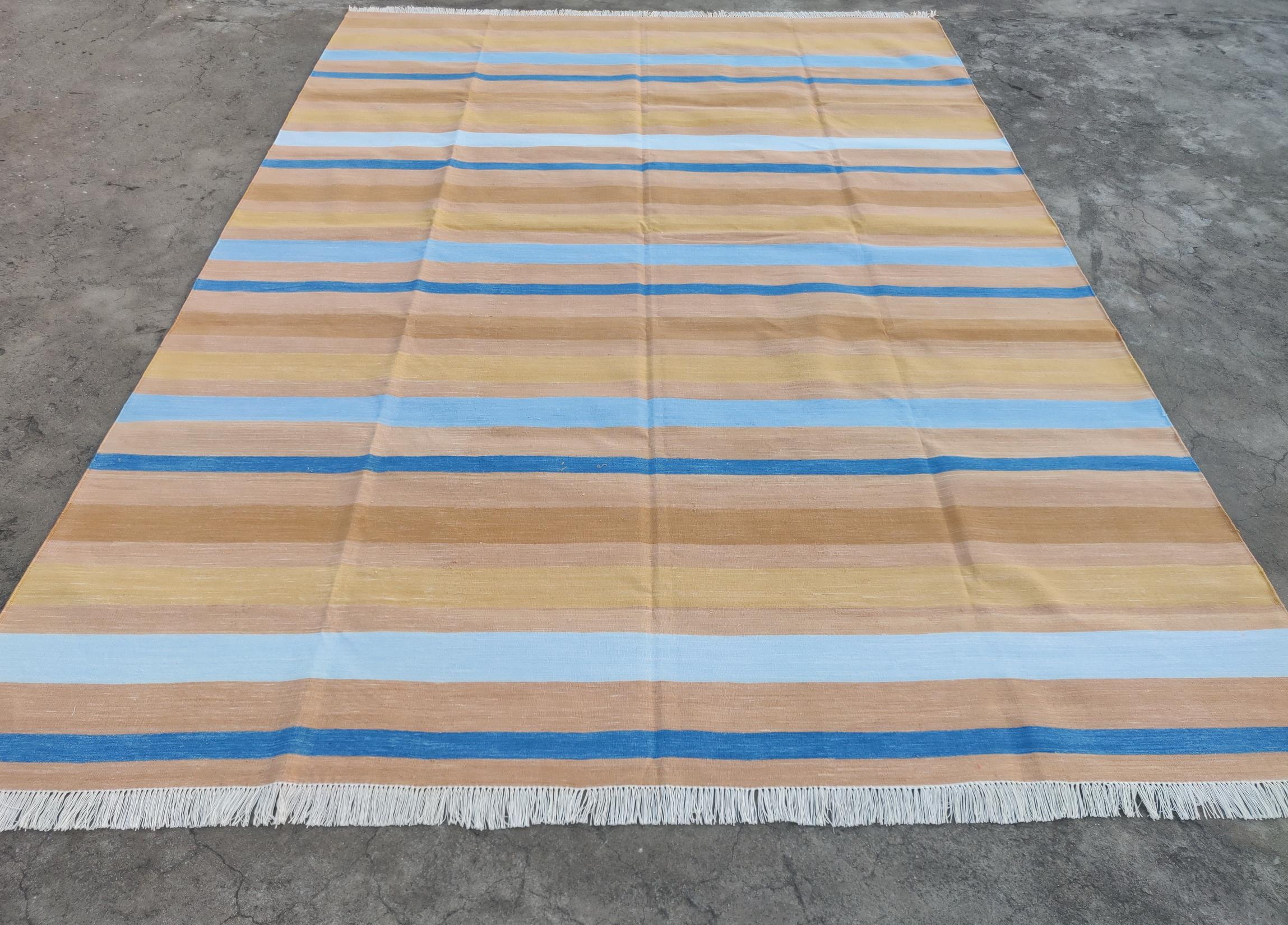 Tessuto a mano Tappeto a tessitura piatta in cotone fatto a mano, 6x9 a strisce bianche e nere indiane Dhurrie in vendita