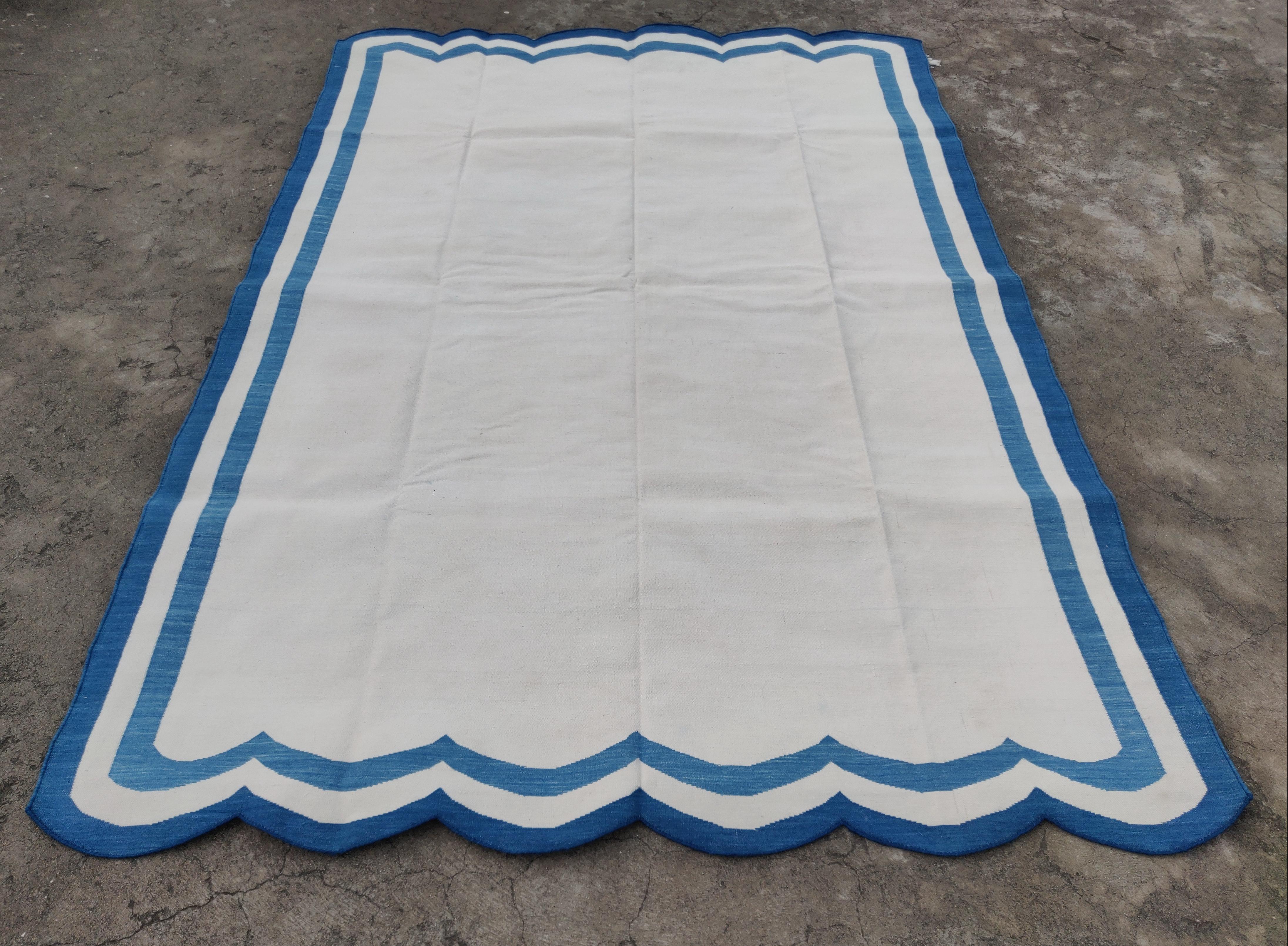 Hand-Woven Handmade Cotton Area Flat Weave Rug, 6x9 White And Blue Scalloped Kilim Dhurrie For Sale