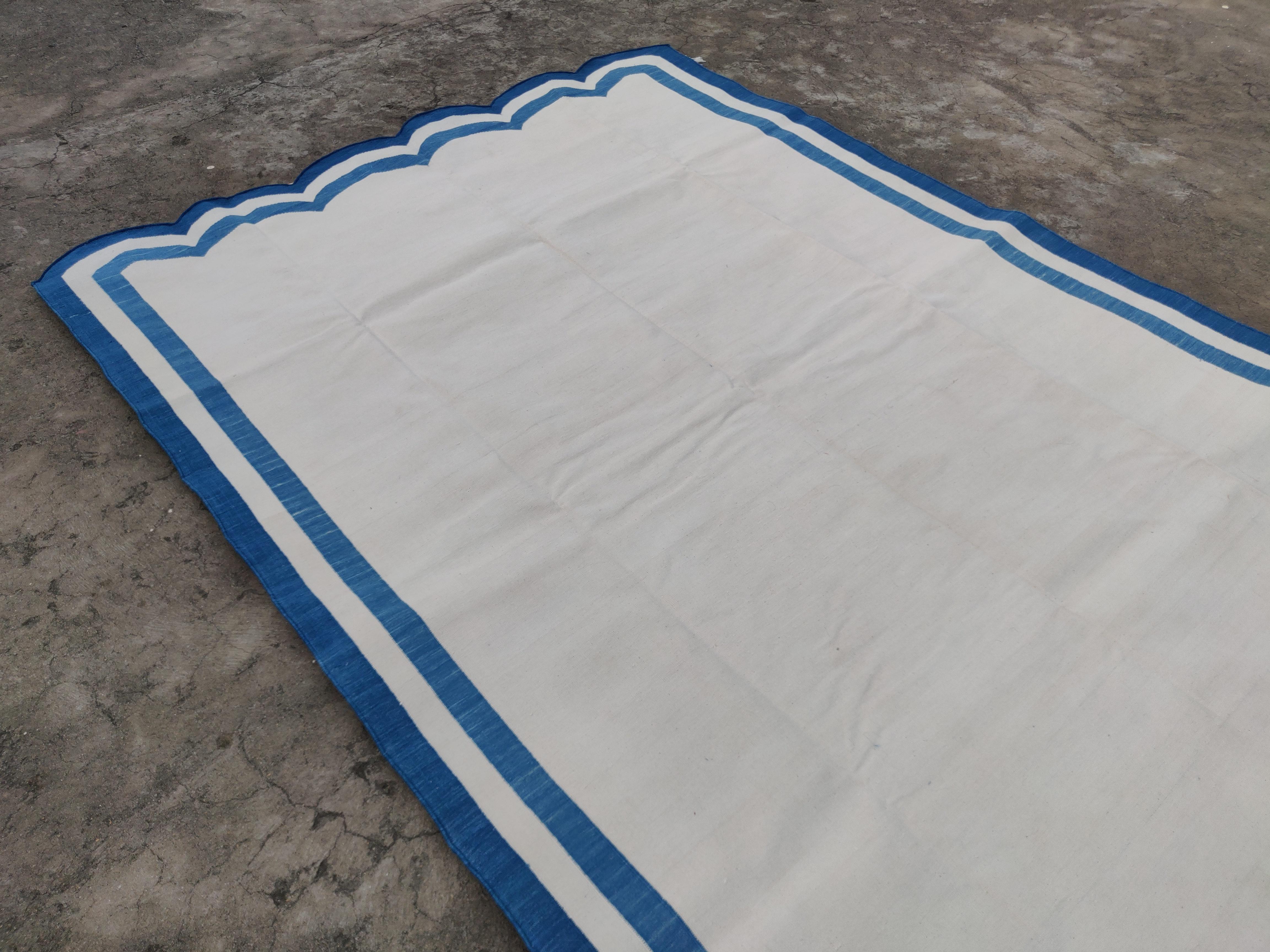 Contemporary Handmade Cotton Area Flat Weave Rug, 6x9 White And Blue Scalloped Kilim Dhurrie For Sale