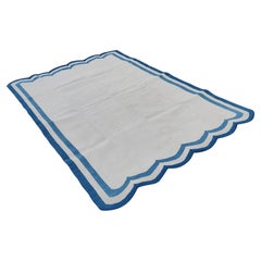 Handgefertigter Flachgewebe-Teppich aus Baumwolle, 6x9 Weißer und blauer Wellenschliff-Kelim Dhurrie mit Wellenschliff