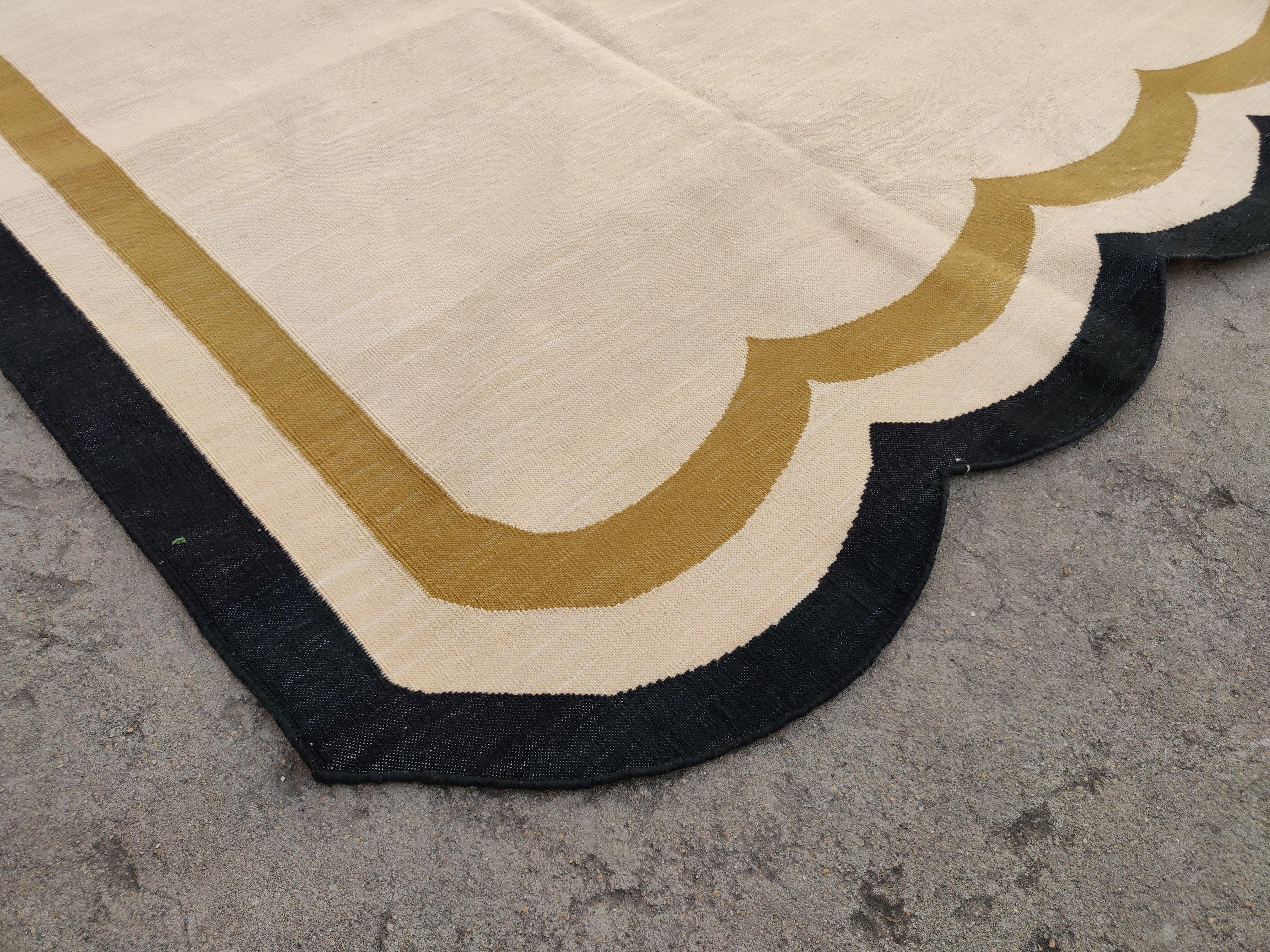 Mid-Century Modern Handmade Cotton Area Flat Weave Rug, 8x10 Beige And Black Scallop Indian Dhurrie For Sale