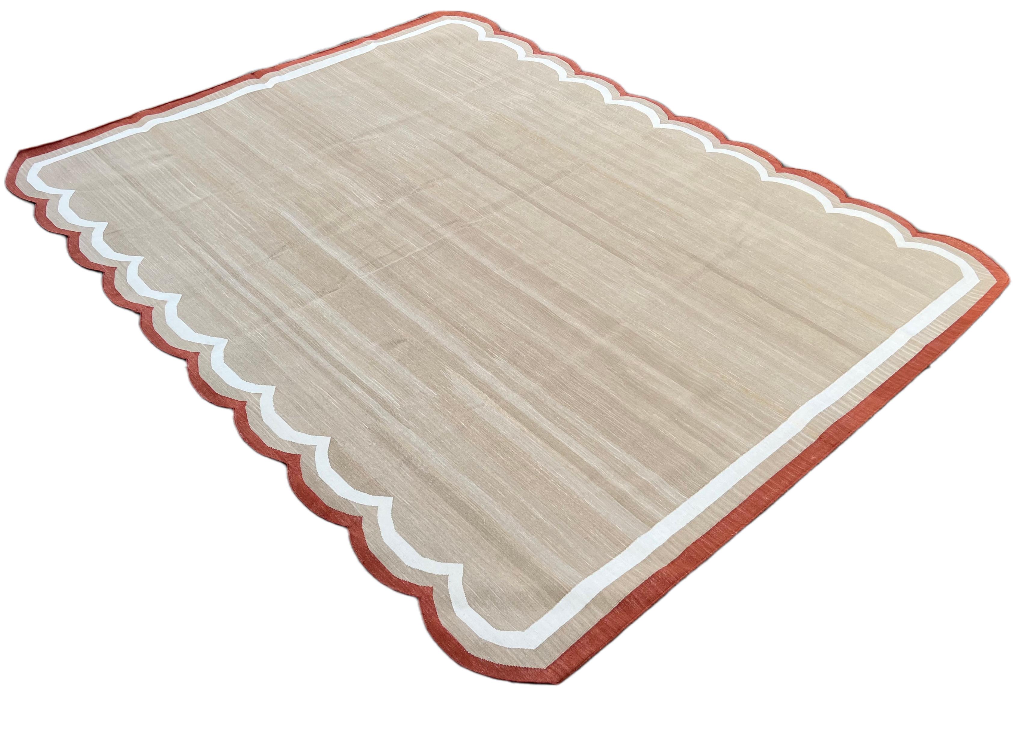 Handgefertigter Flachgewebe-Teppich aus Baumwolle, 8x10 Beige und Rot mit Wellenschliff, indischer Dhurrie im Angebot 4