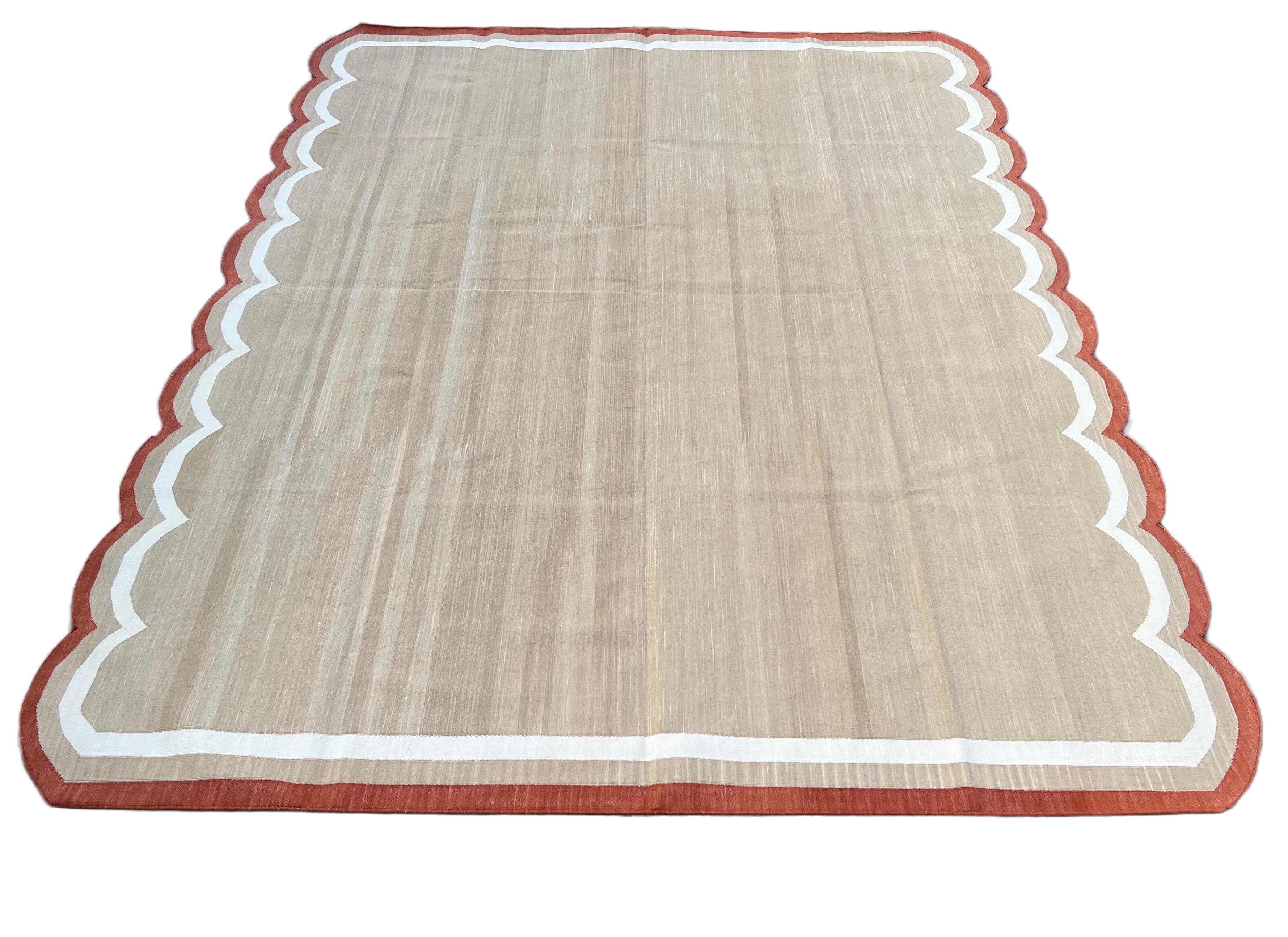 Handmade Cotton Area Flat Weave Rug, 8x10 Beige And Red Scalloped Indian Dhurrie For Sale 3