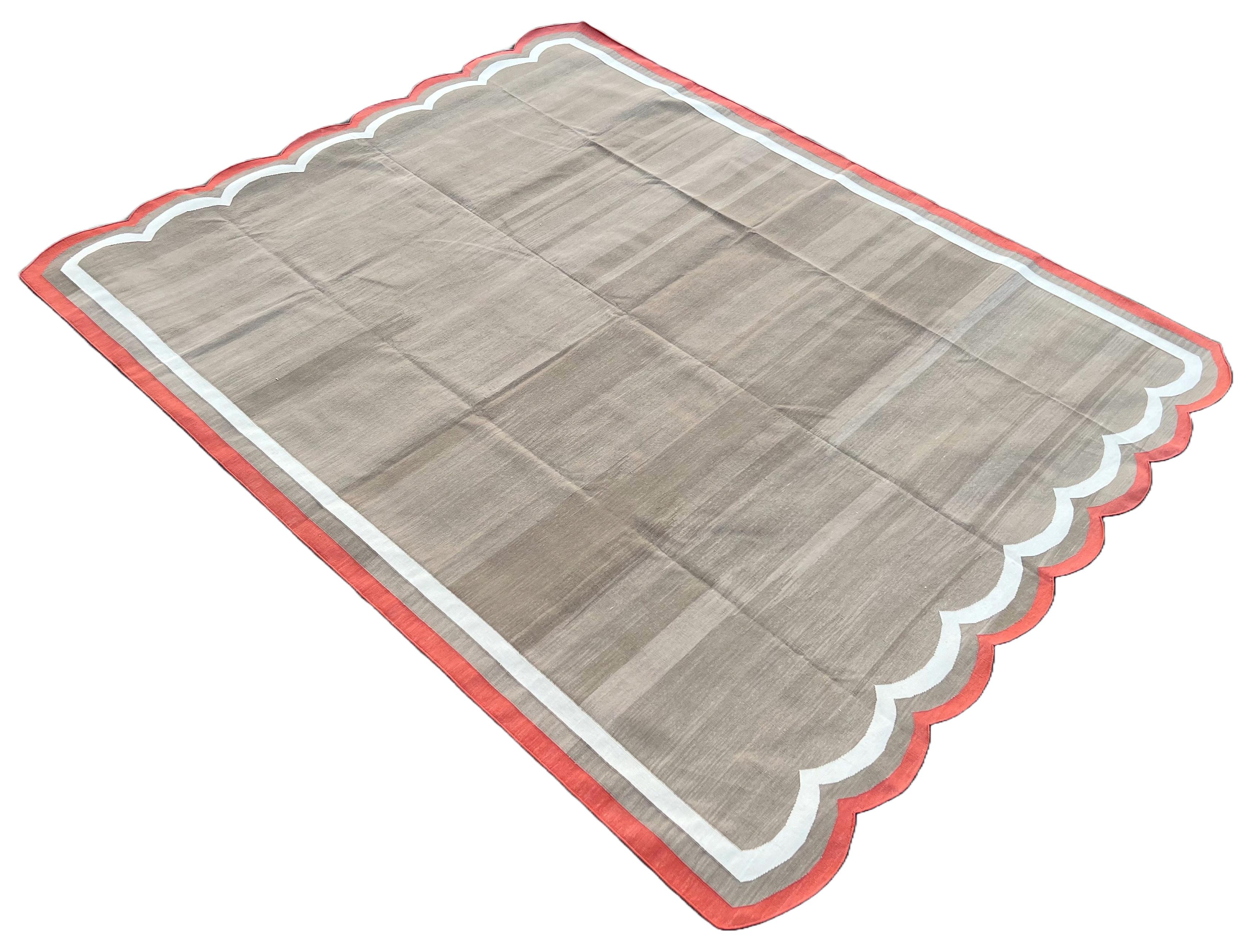 Handgefertigter Flachgewebe-Teppich aus Baumwolle, 8x10 Beige und Rot mit Wellenschliff, indischer Dhurrie im Angebot 2