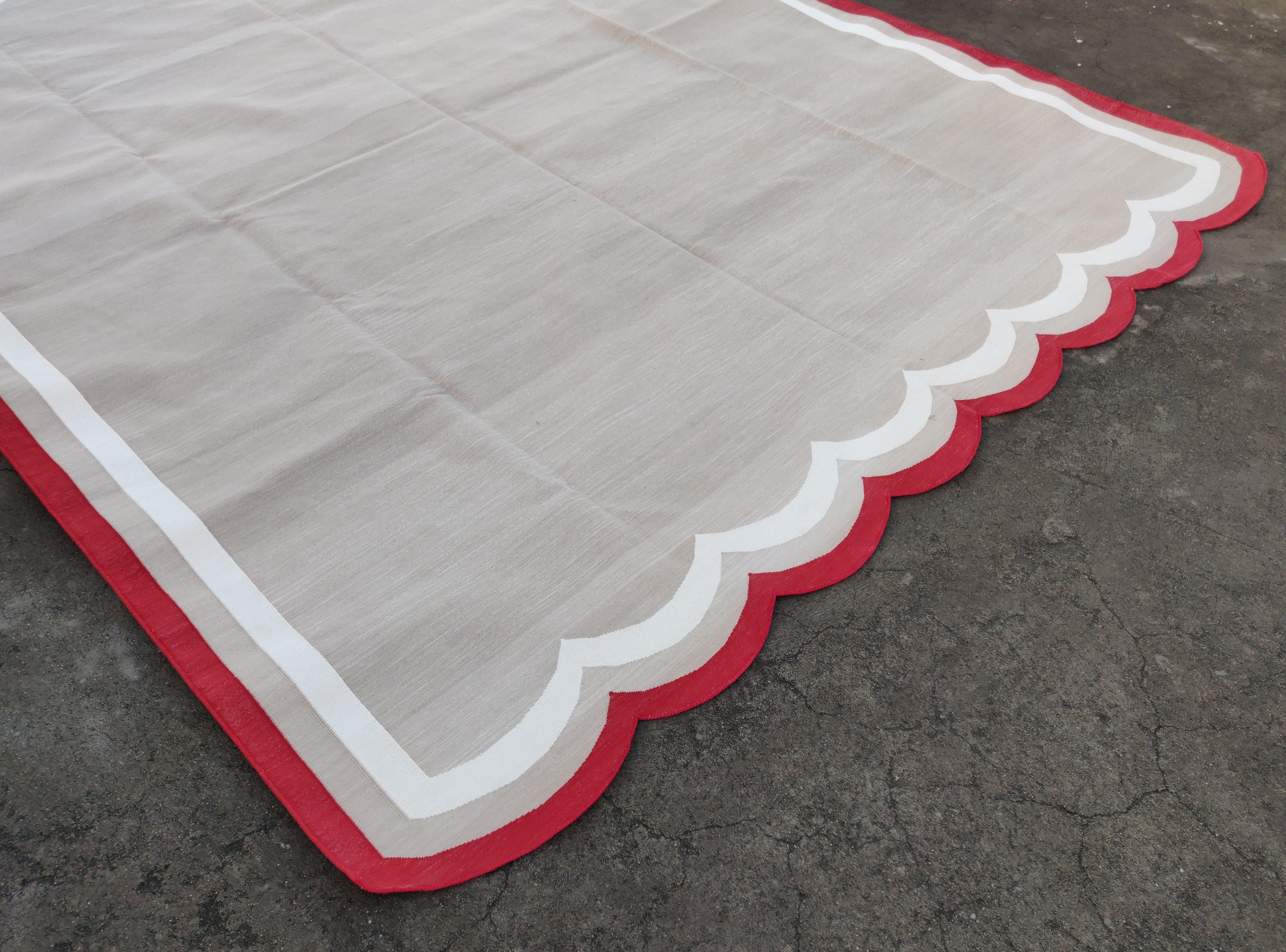 Handgefertigter Flachgewebe-Teppich aus Baumwolle, 8x10 Beige und Rot mit Wellenschliff, Kelim Dhurrie (Indisch) im Angebot