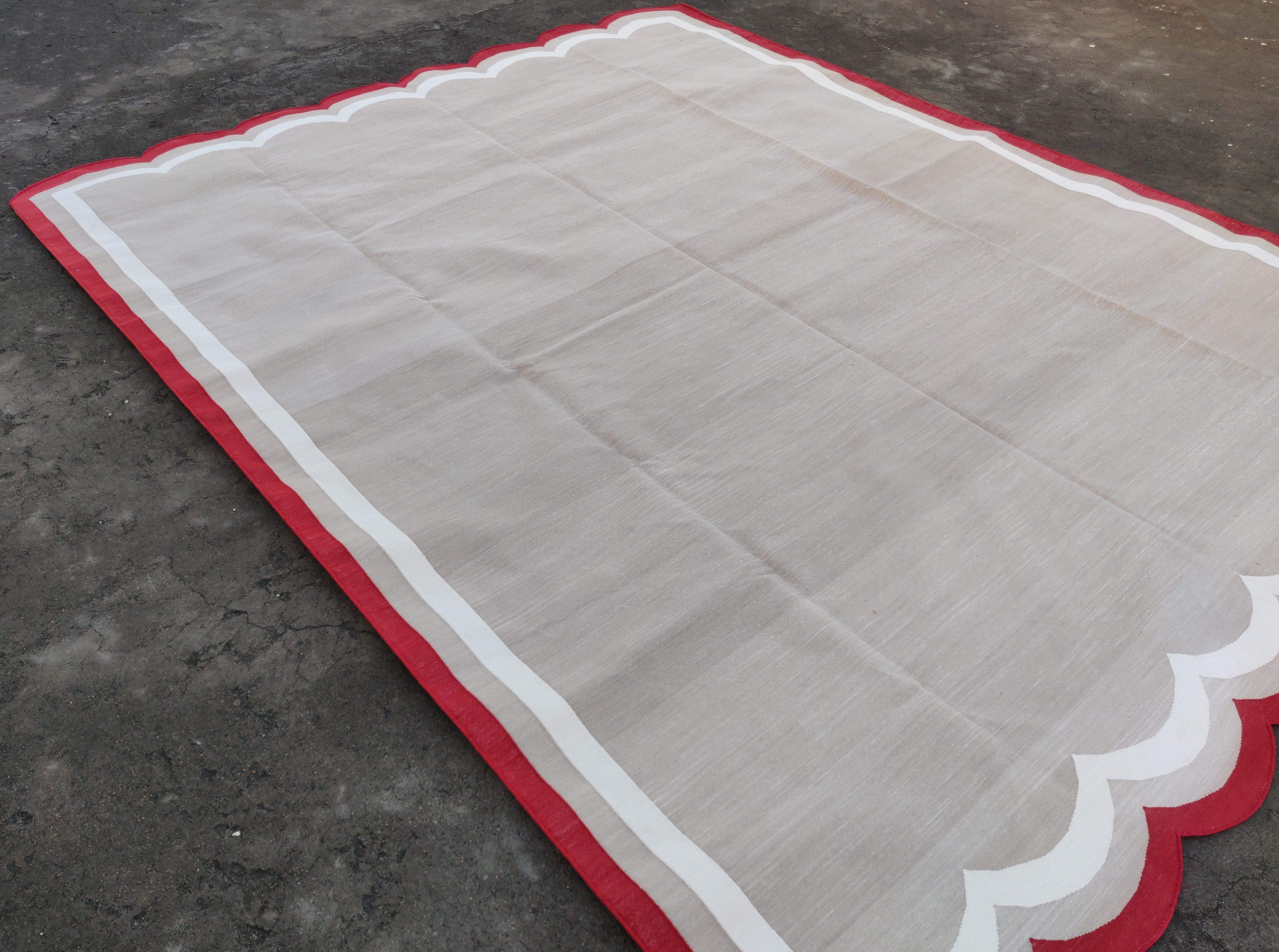 Handgefertigter Flachgewebe-Teppich aus Baumwolle, 8x10 Beige und Rot mit Wellenschliff, Kelim Dhurrie (Handgewebt) im Angebot