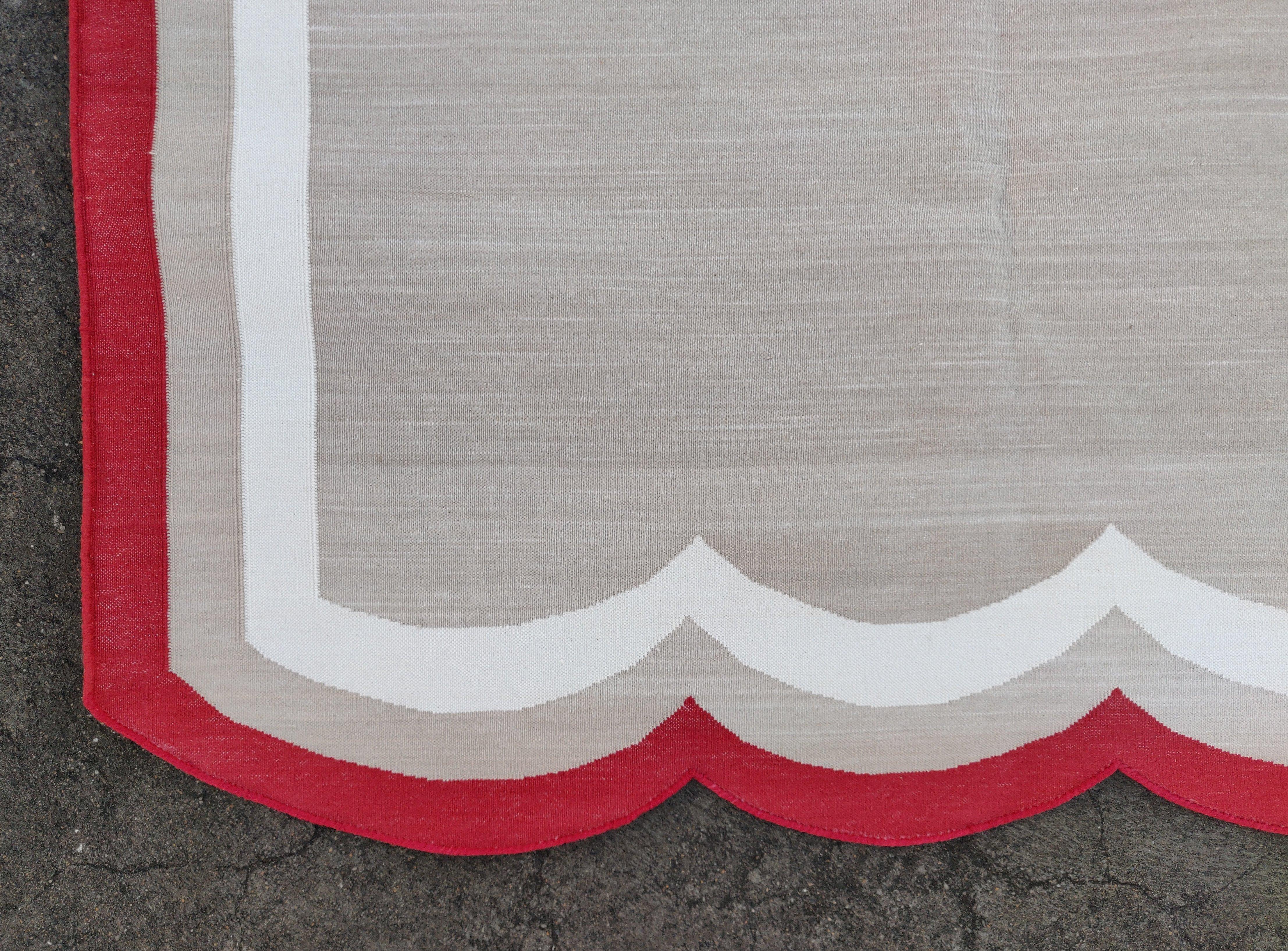 Handgefertigter Flachgewebe-Teppich aus Baumwolle, 8x10 Beige und Rot mit Wellenschliff, Kelim Dhurrie (21. Jahrhundert und zeitgenössisch) im Angebot