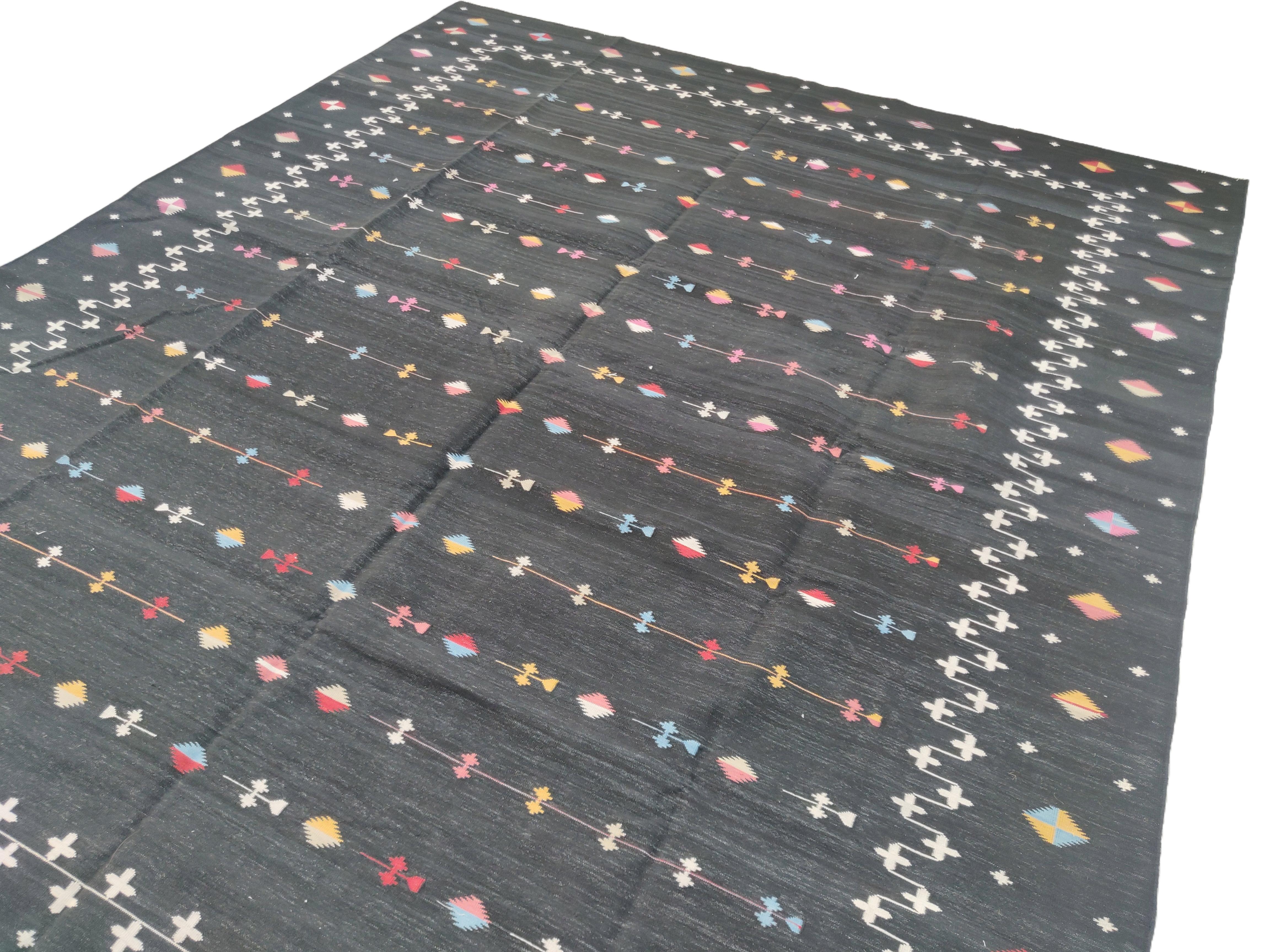 Kilim Tappeto a tessitura piatta in cotone fatto a mano, 8x10 Tappeto indiano nero Shooting Star Dhurrie in vendita