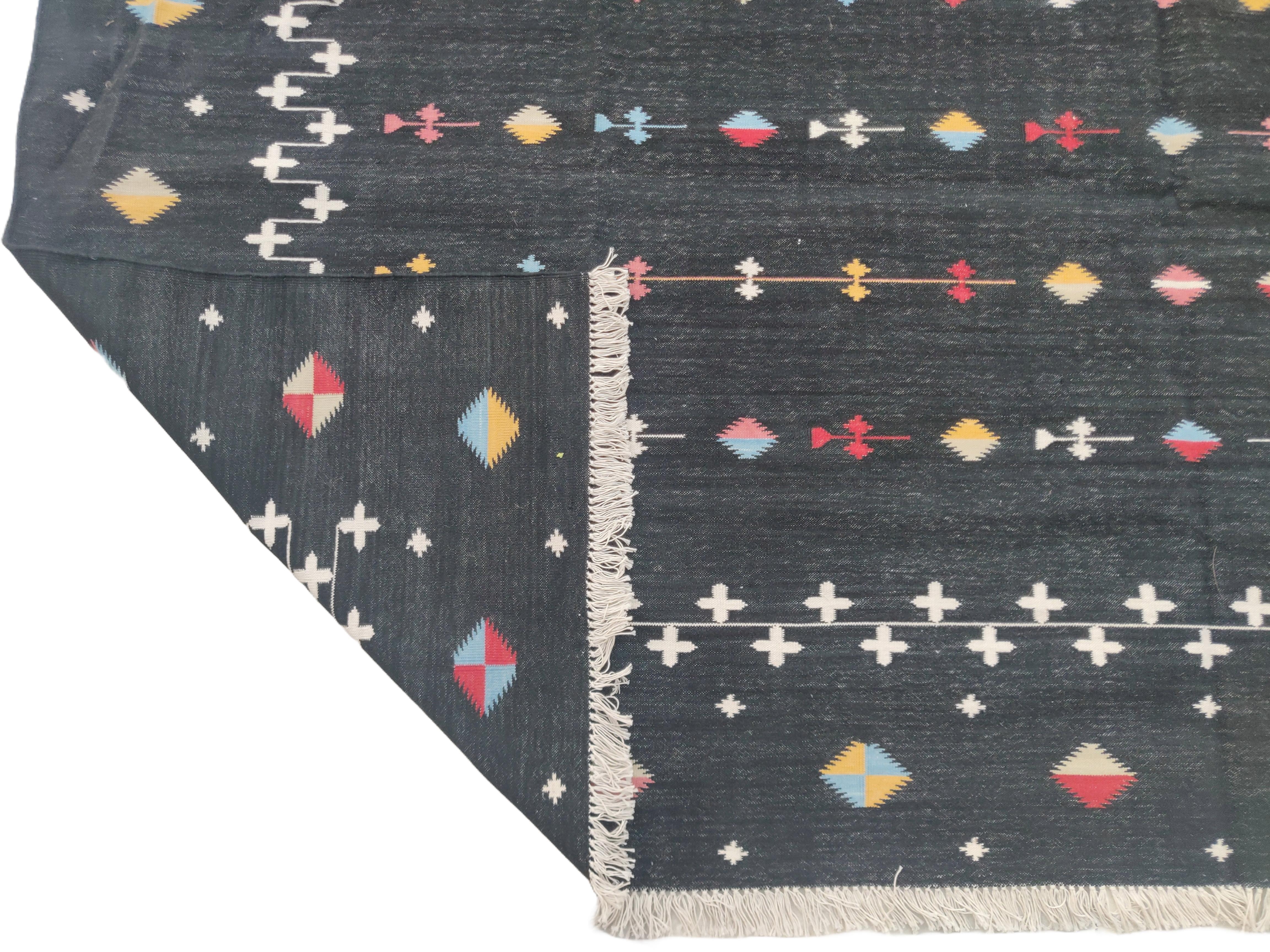 Tappeto a tessitura piatta in cotone fatto a mano, 8x10 Tappeto indiano nero Shooting Star Dhurrie In condizioni Nuovo in vendita a Jaipur, IN