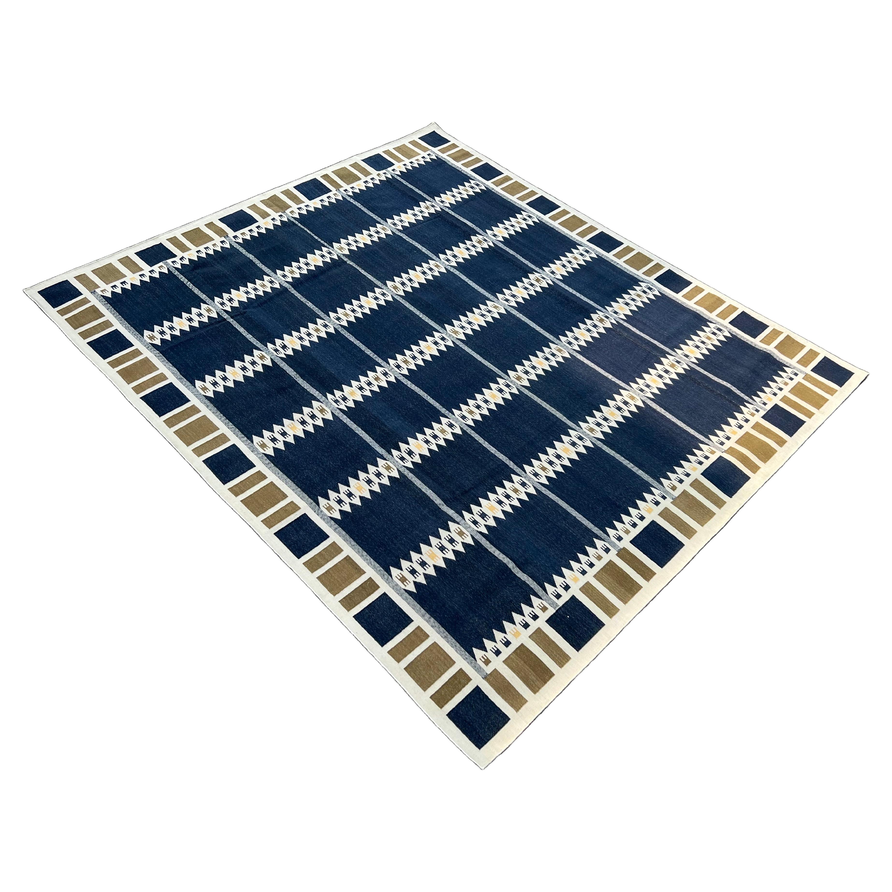 Handgefertigter Flachgewebeteppich aus Baumwolle, 8x10 Blau und Brown Geometrischer Indischer Teppich